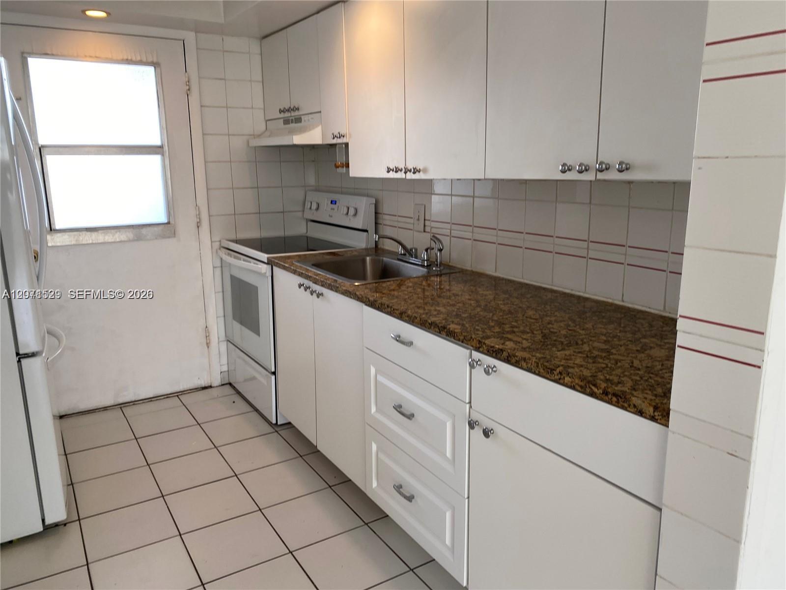 251 Galen Dr # 304E — Photo 2