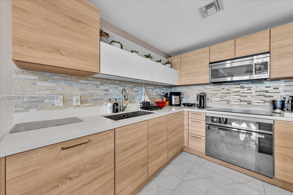16385 Biscayne # 804 — Photo 4