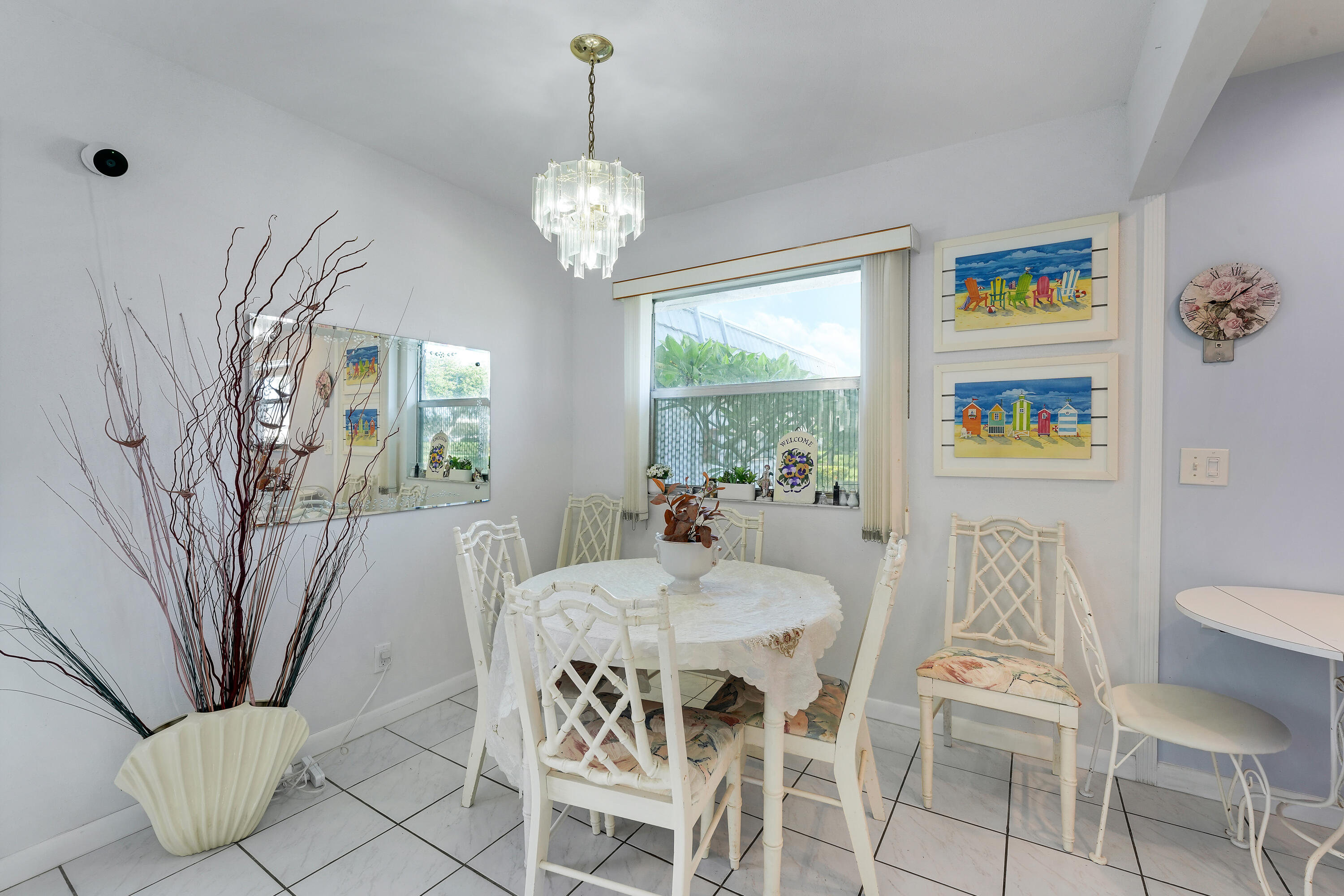173 Valencia H — Photo 4