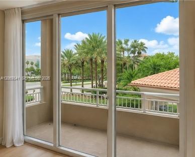 19501 W Country Club Dr # 210 — Photo 2