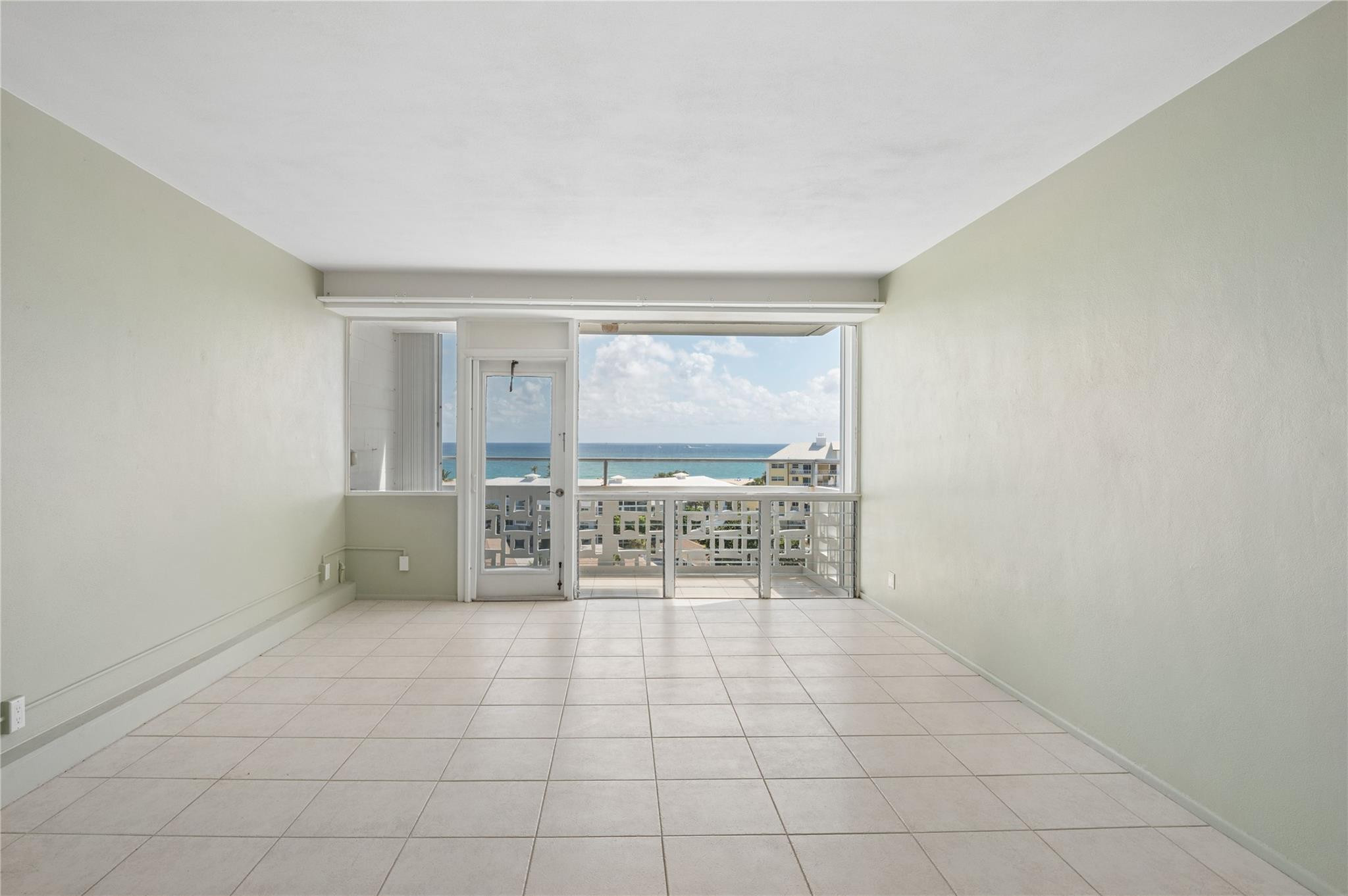 1900 S Ocean Drive # 810 — Photo 2