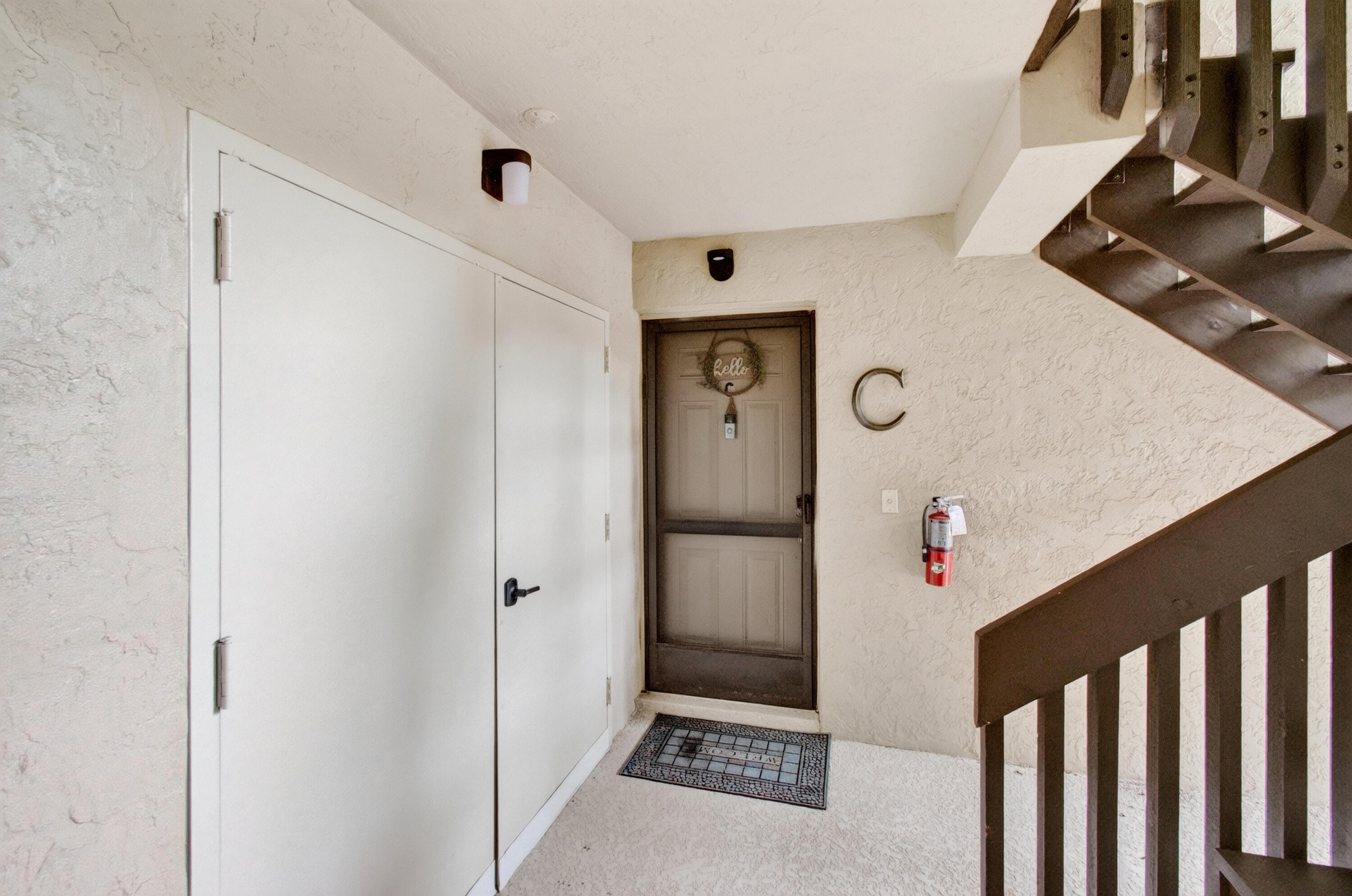 7539 Greenlake Way — Photo 3