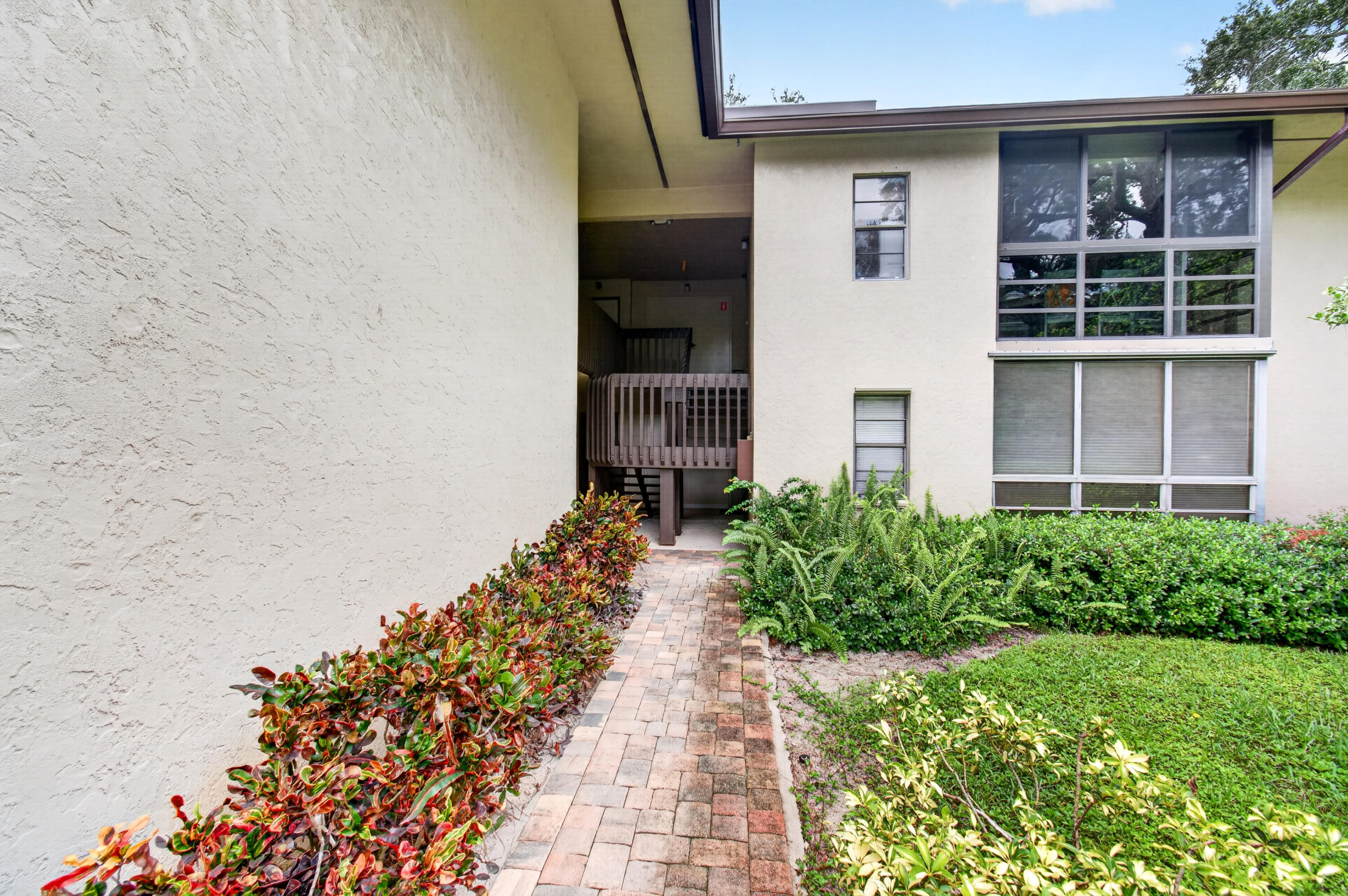 7539 Greenlake Way — Photo 2