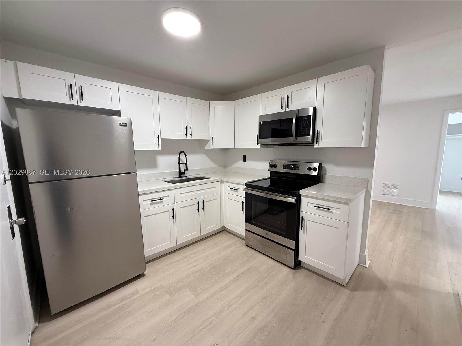 12215 W Dixie Hwy # 304, North Miami FL 33161