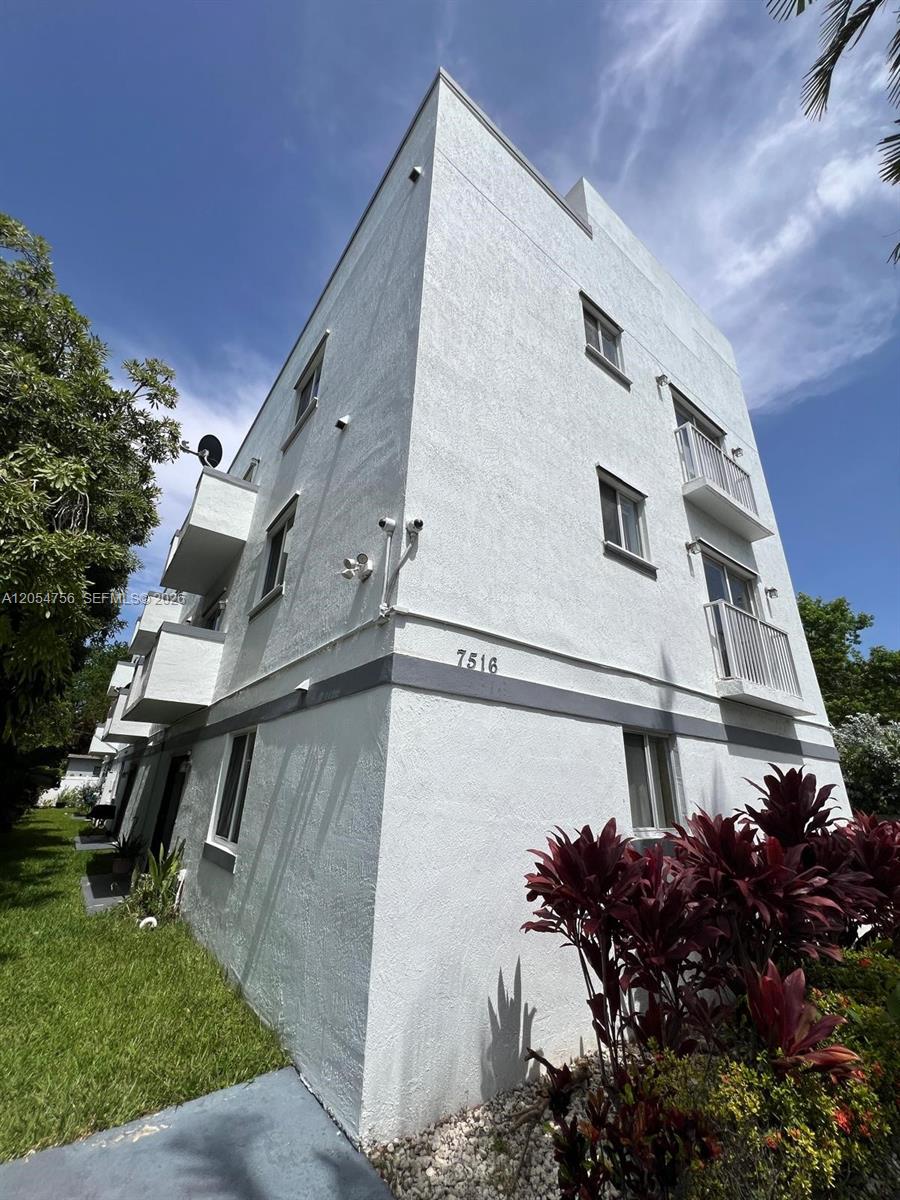 7516 NE 1st Ave # 203, Miami FL 33138