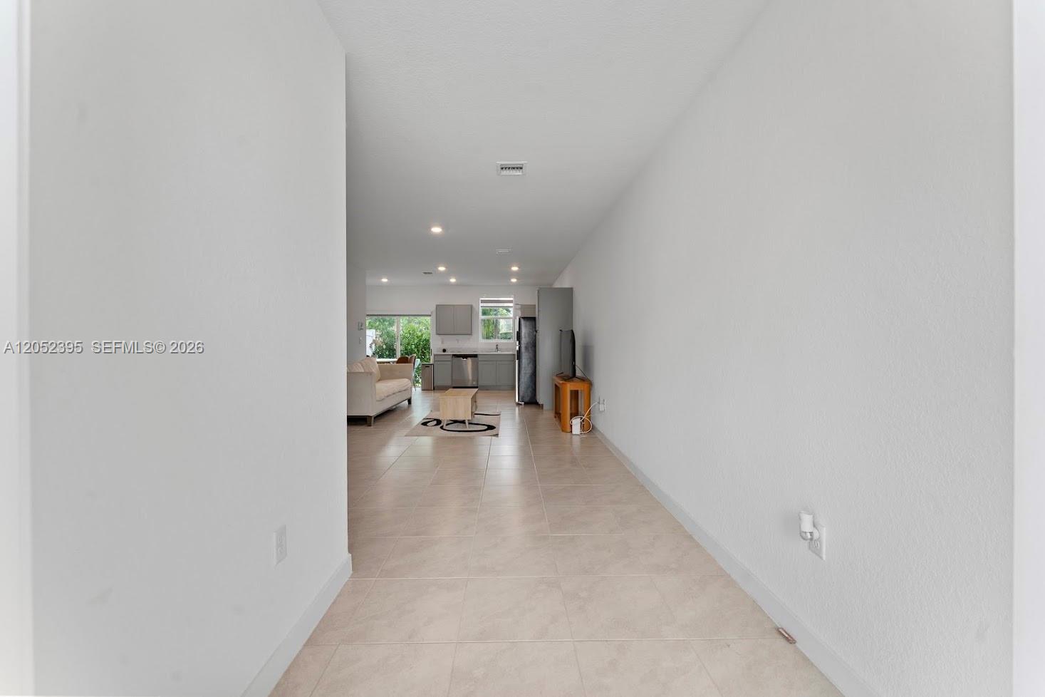 336 NW 8th Ct — Photo 4