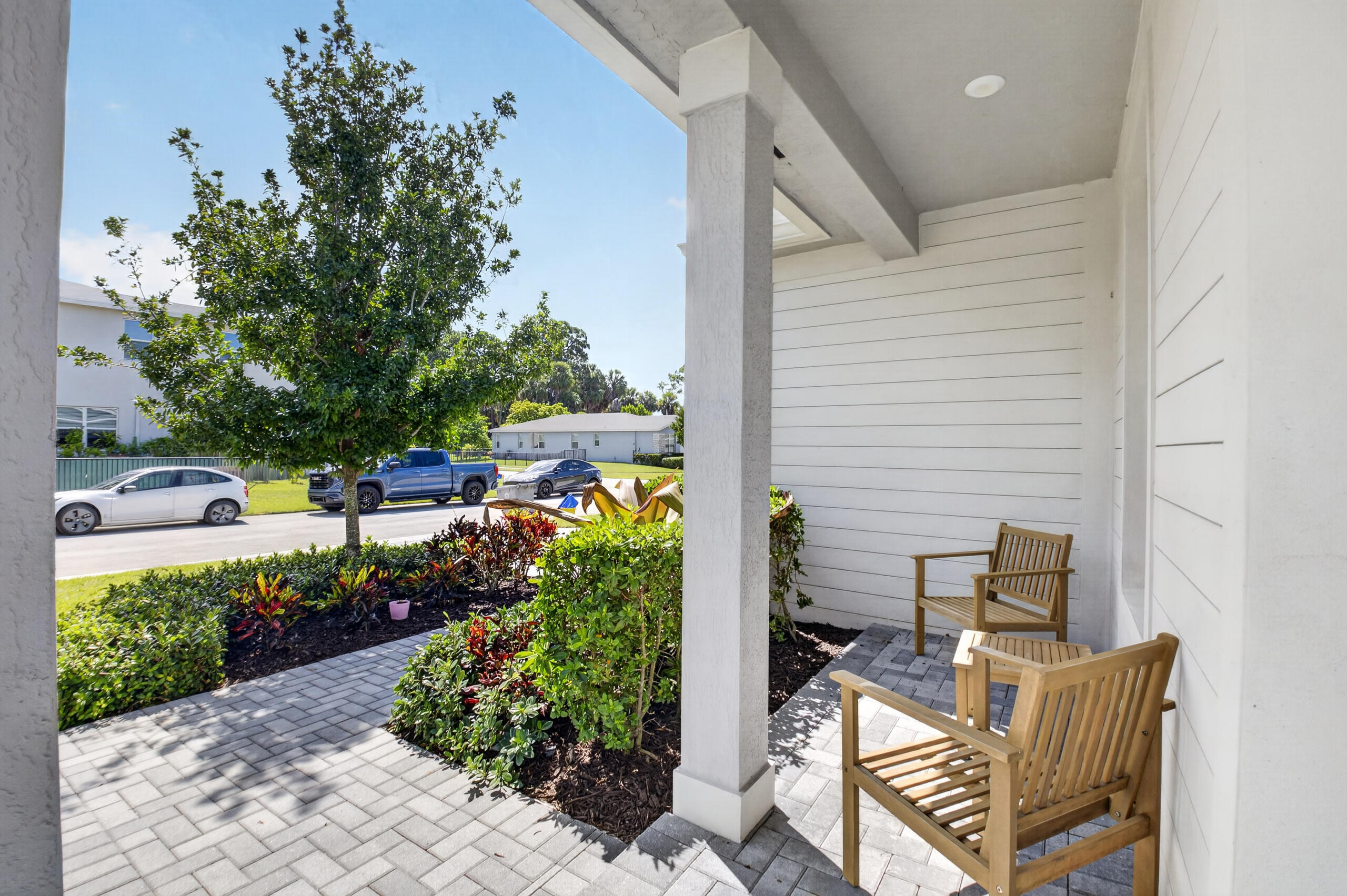 6710 POINTE OF WOODS Drive — Photo 5