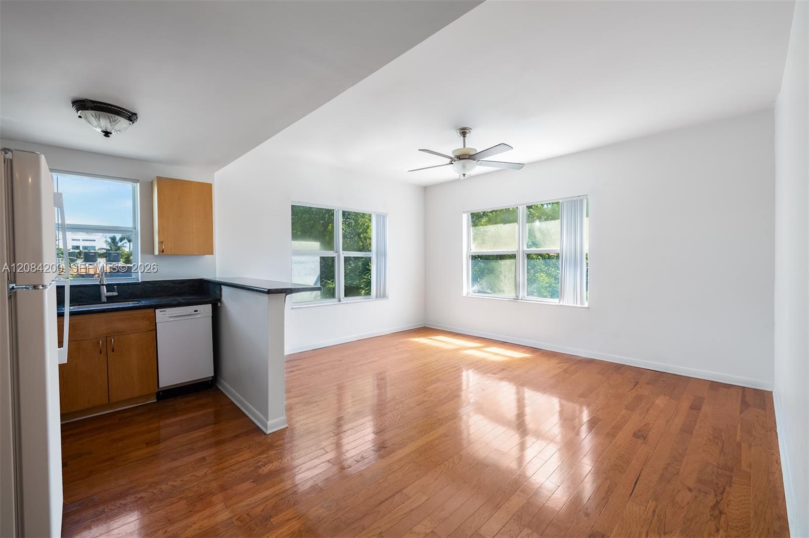1542 Drexel Ave # 302 — Photo 2