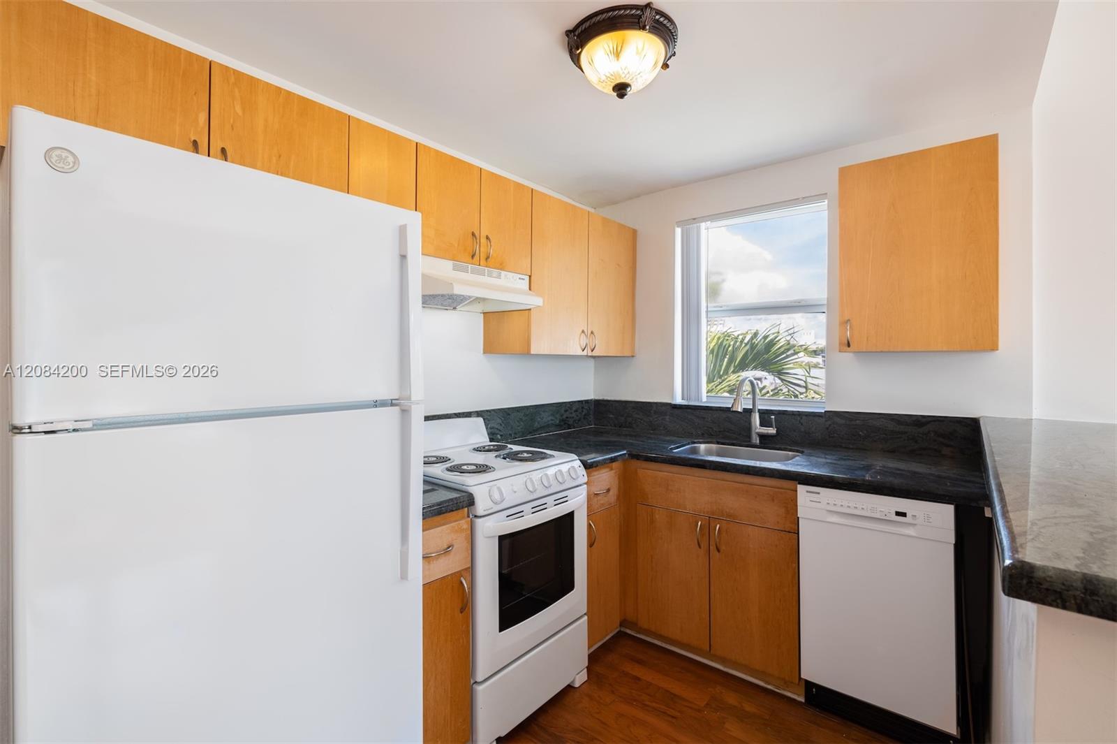 1542 Drexel Ave # 302 — Photo 4