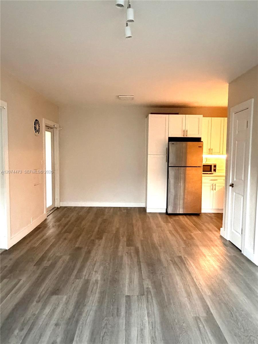 7400 Harding Ave # 20 — Photo 5