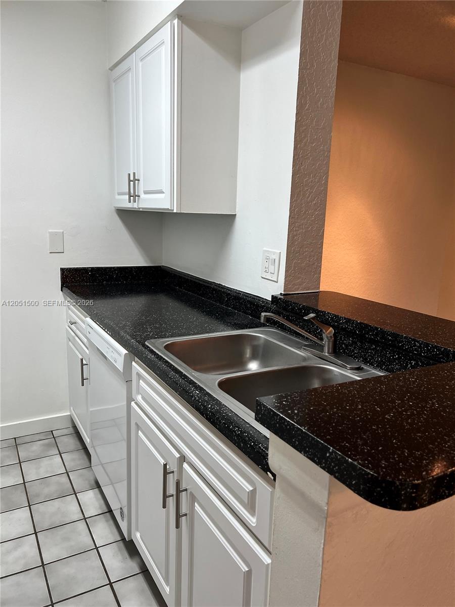 2831 N Oakland Forest Dr # 210 — Photo 4