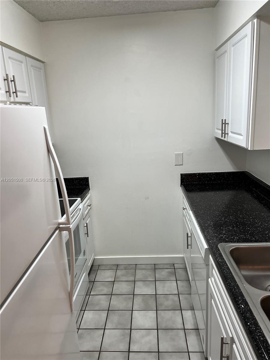 2831 N Oakland Forest Dr # 210 — Photo 5