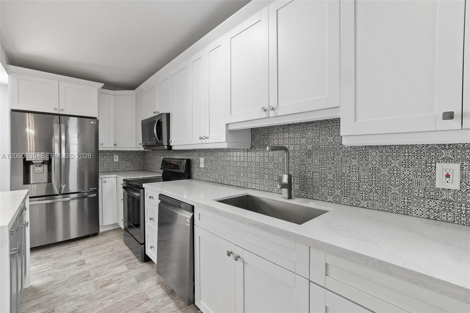 1340 Lincoln Rd # 208 — Photo 2
