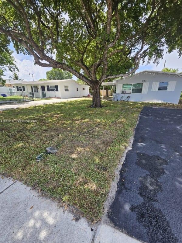 351 NE 25th Ct — Photo 3