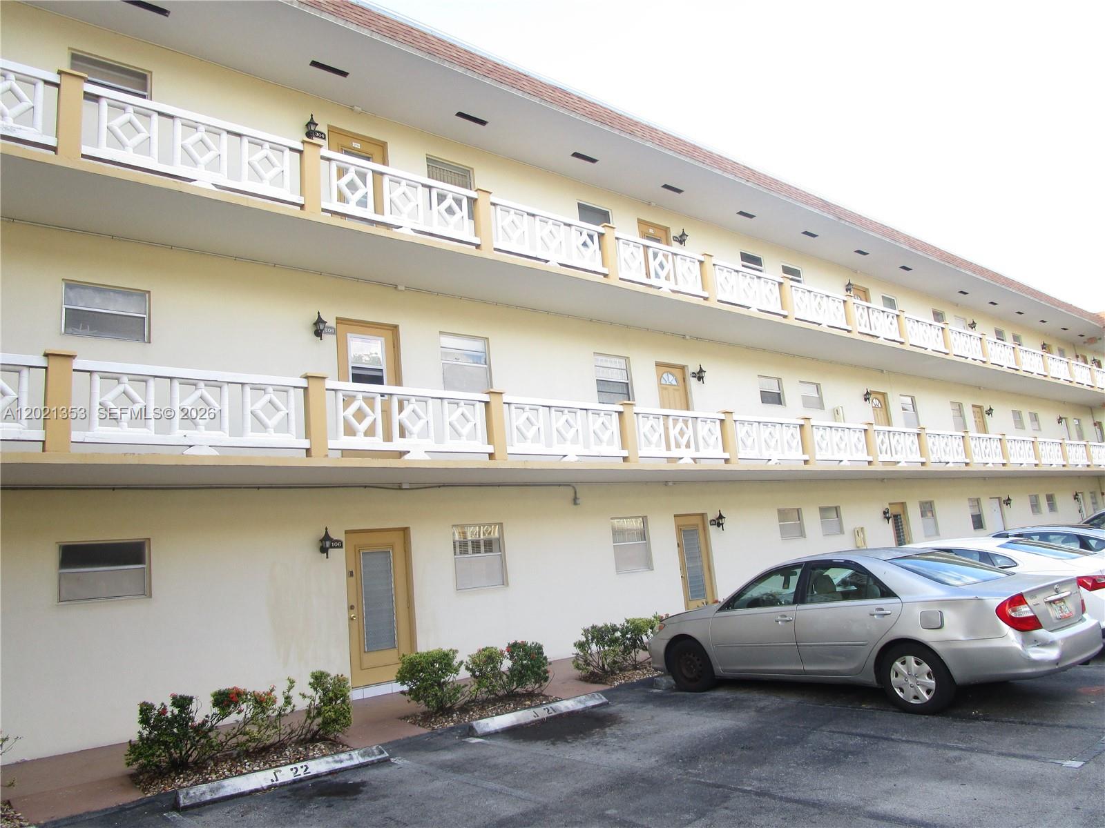 5111 W OAKLAND PARK BLVD # 301, Lauderdale Lakes FL 33313