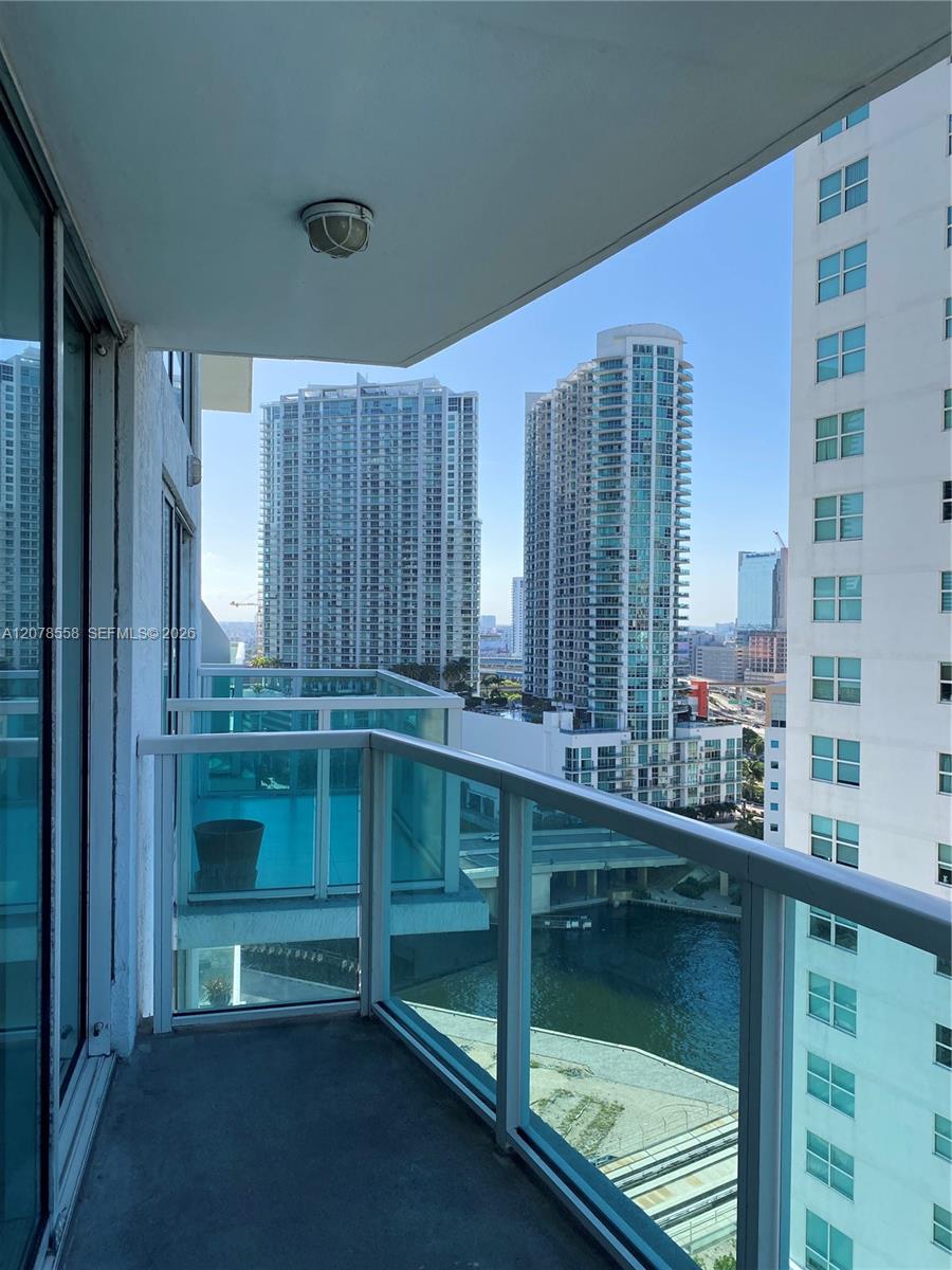 41 SE 5th St # 1109 — Photo 2