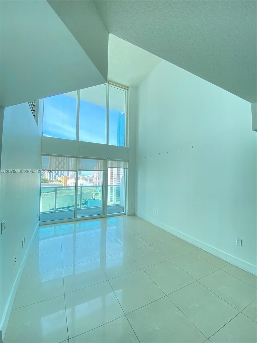 41 SE 5th St # 1109 — Photo 3