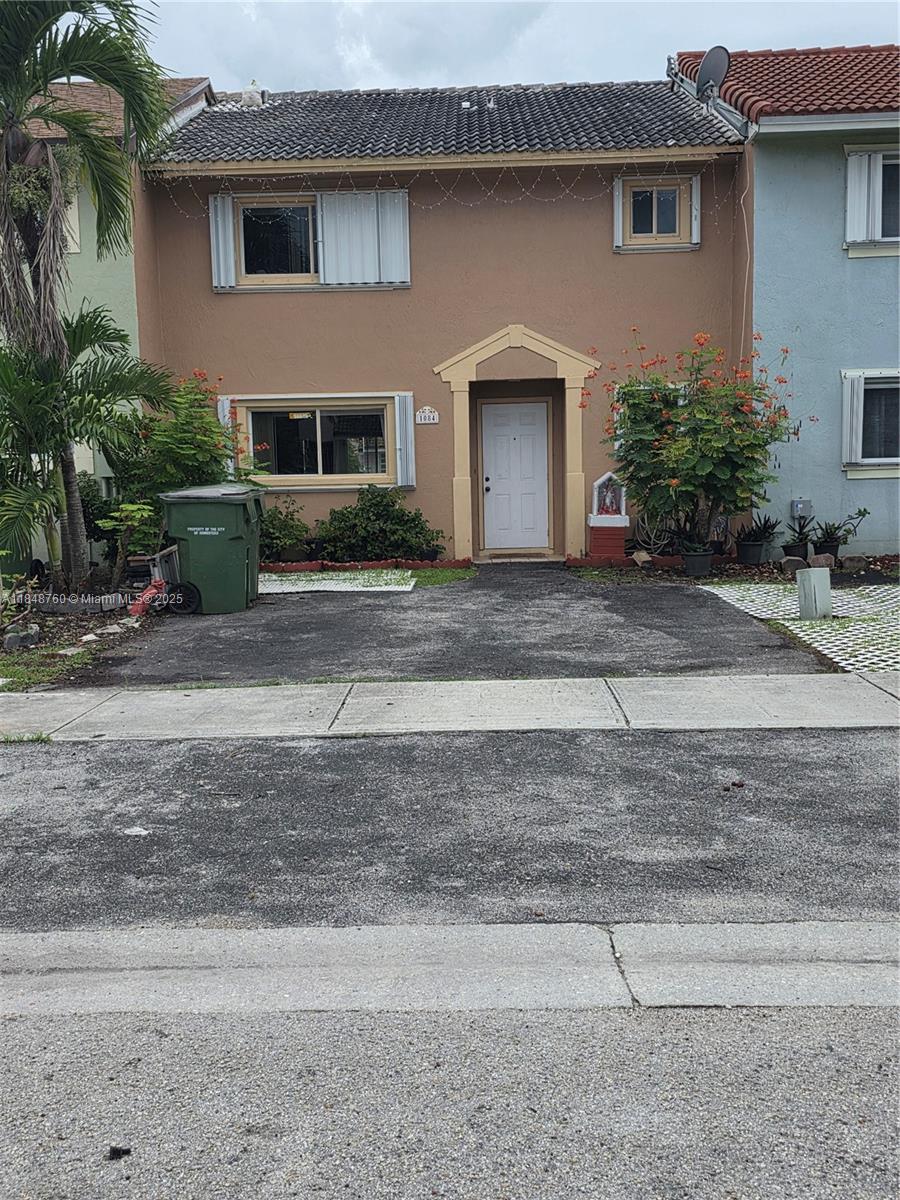 1084 SE 13th Ave — Photo 2