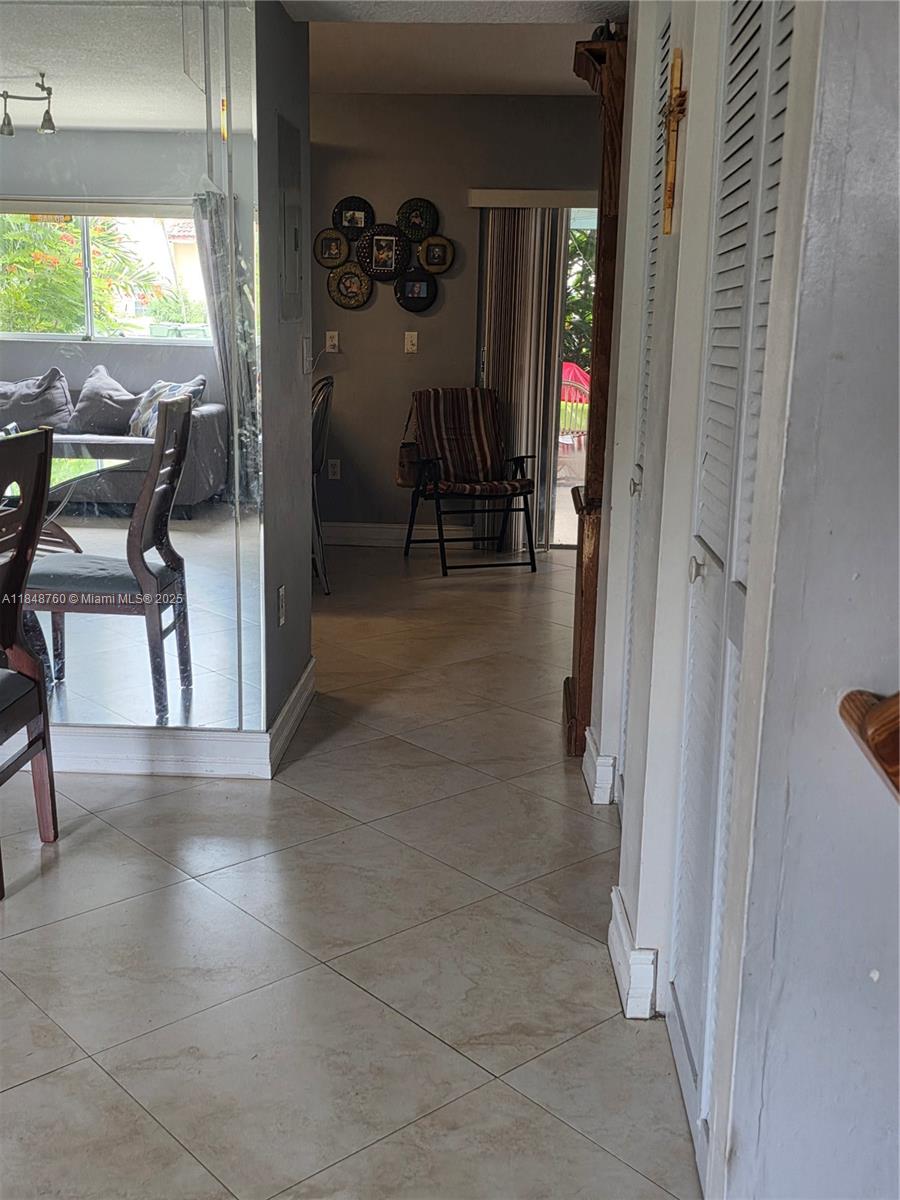 1084 SE 13th Ave — Photo 5