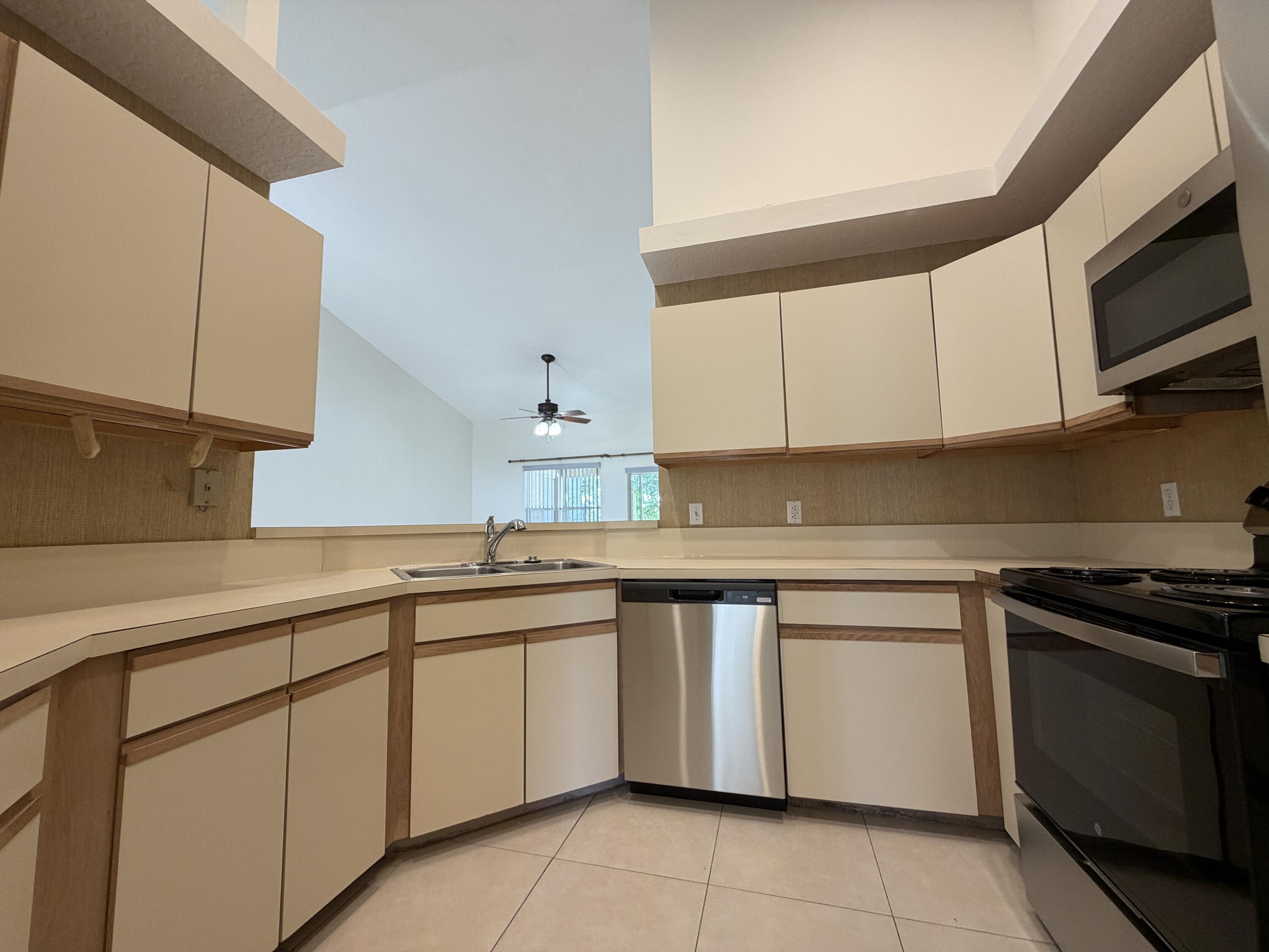 302 Muirfield Court — Photo 4