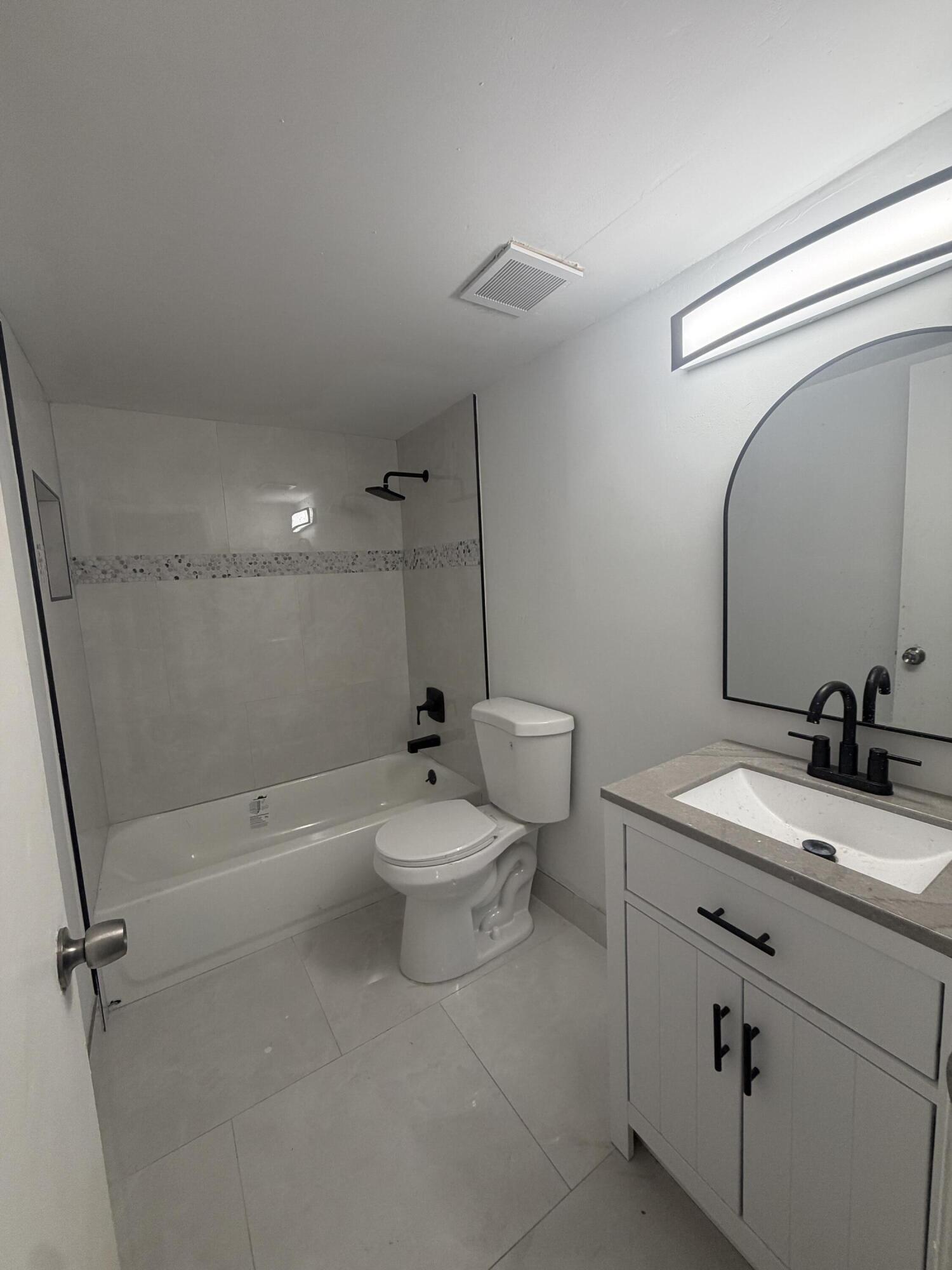 1303 NW 8TH Avenue — Photo 2