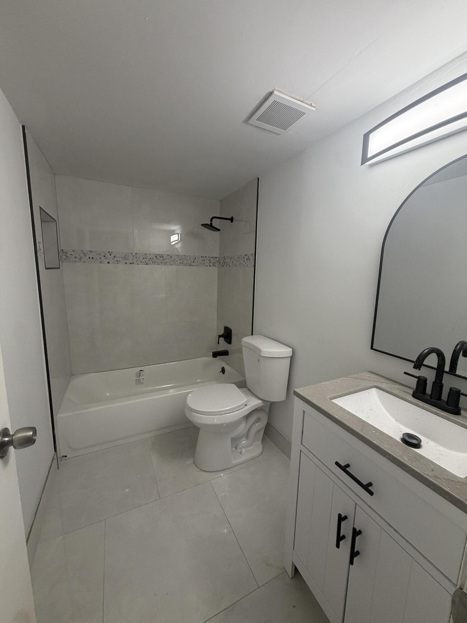 1303 NW 8TH Avenue — Photo 4