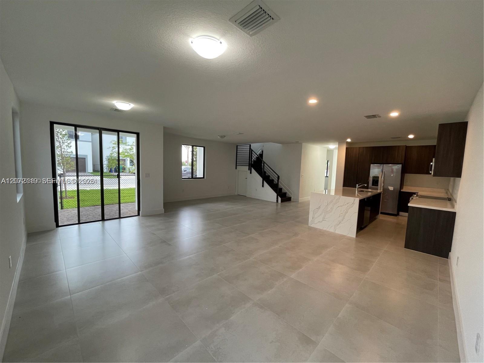 13624 SW 158th Ave — Photo 5