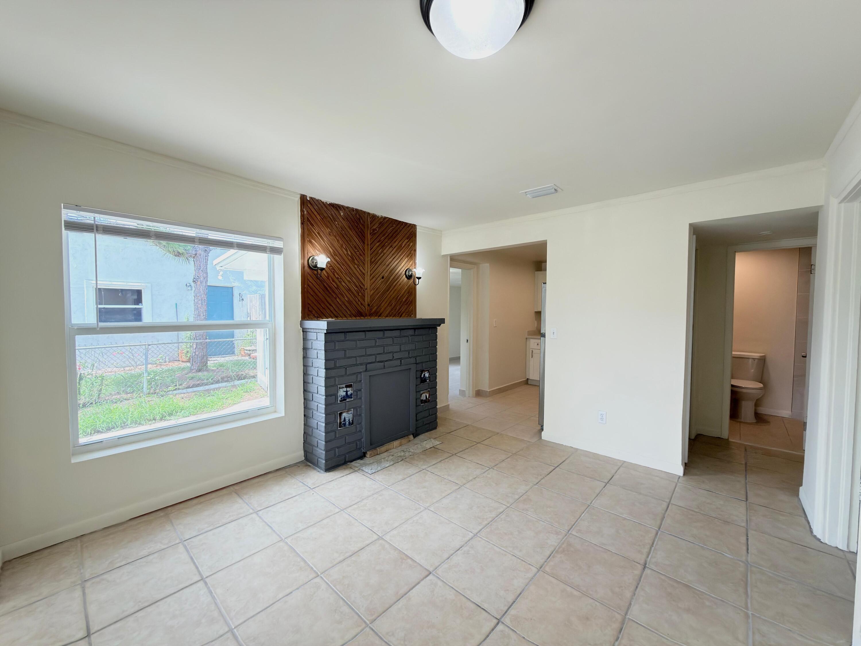 815 BAYBERRY Drive — Photo 3