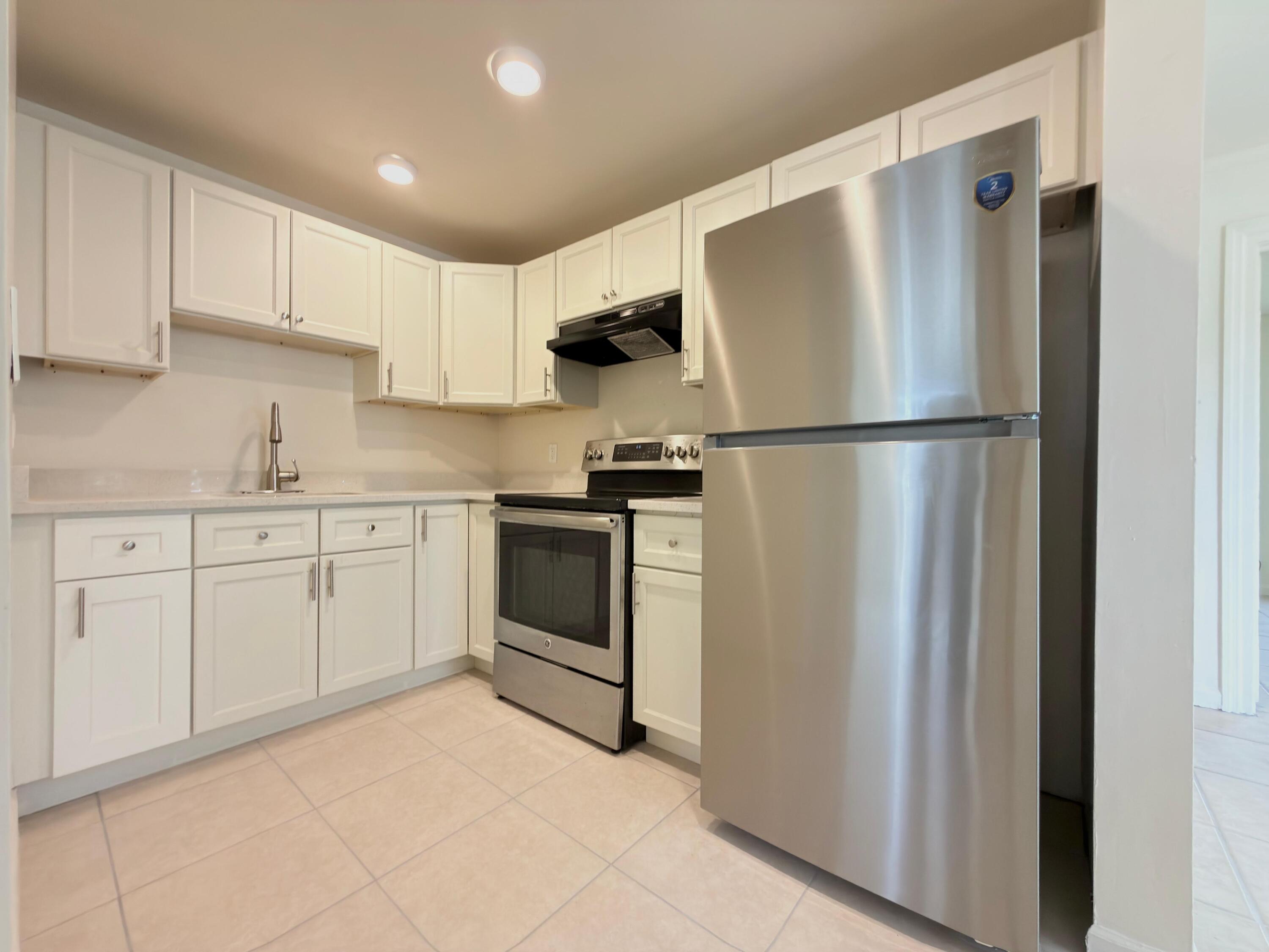 815 BAYBERRY Drive — Photo 2