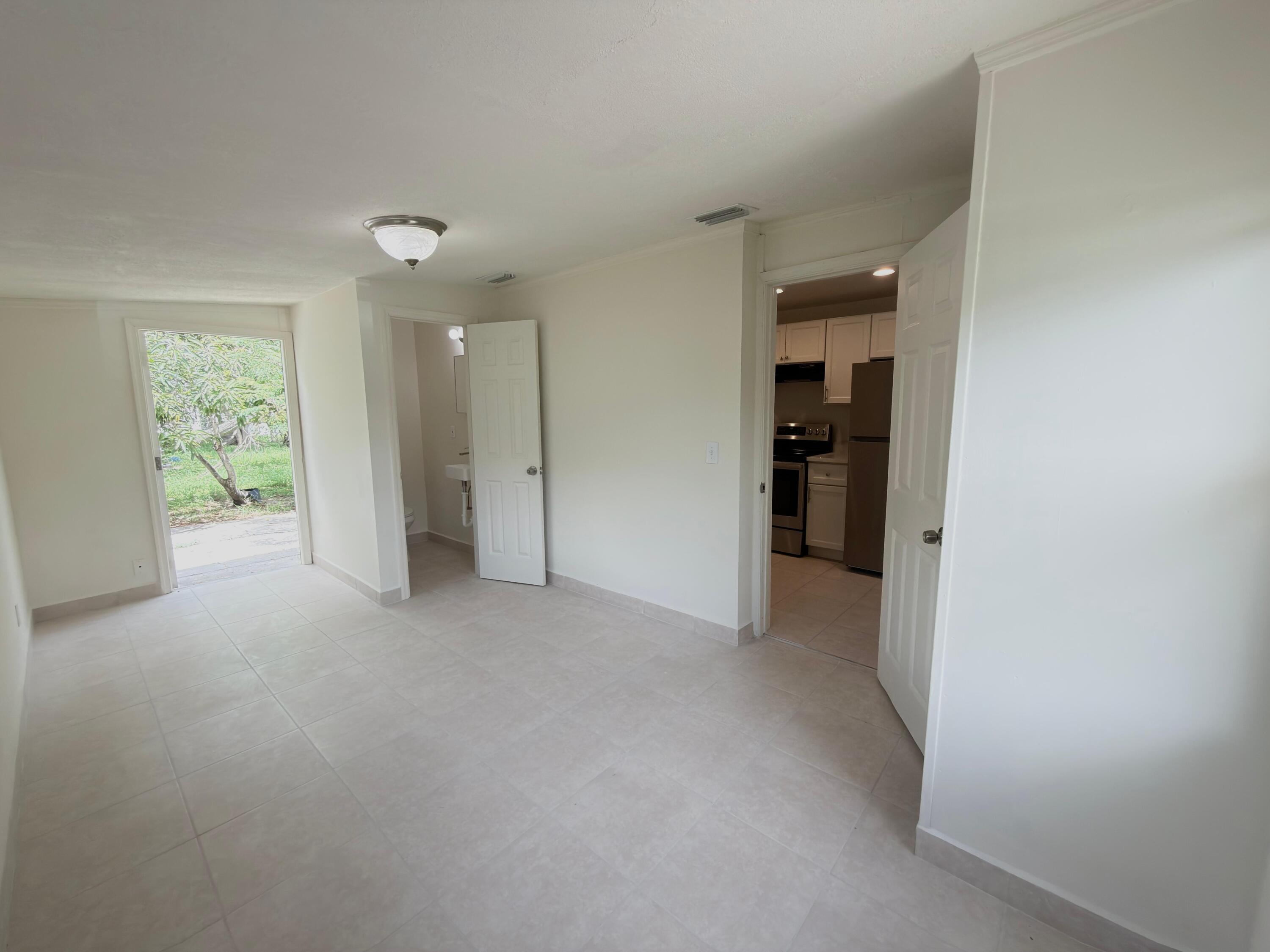 815 BAYBERRY Drive — Photo 5