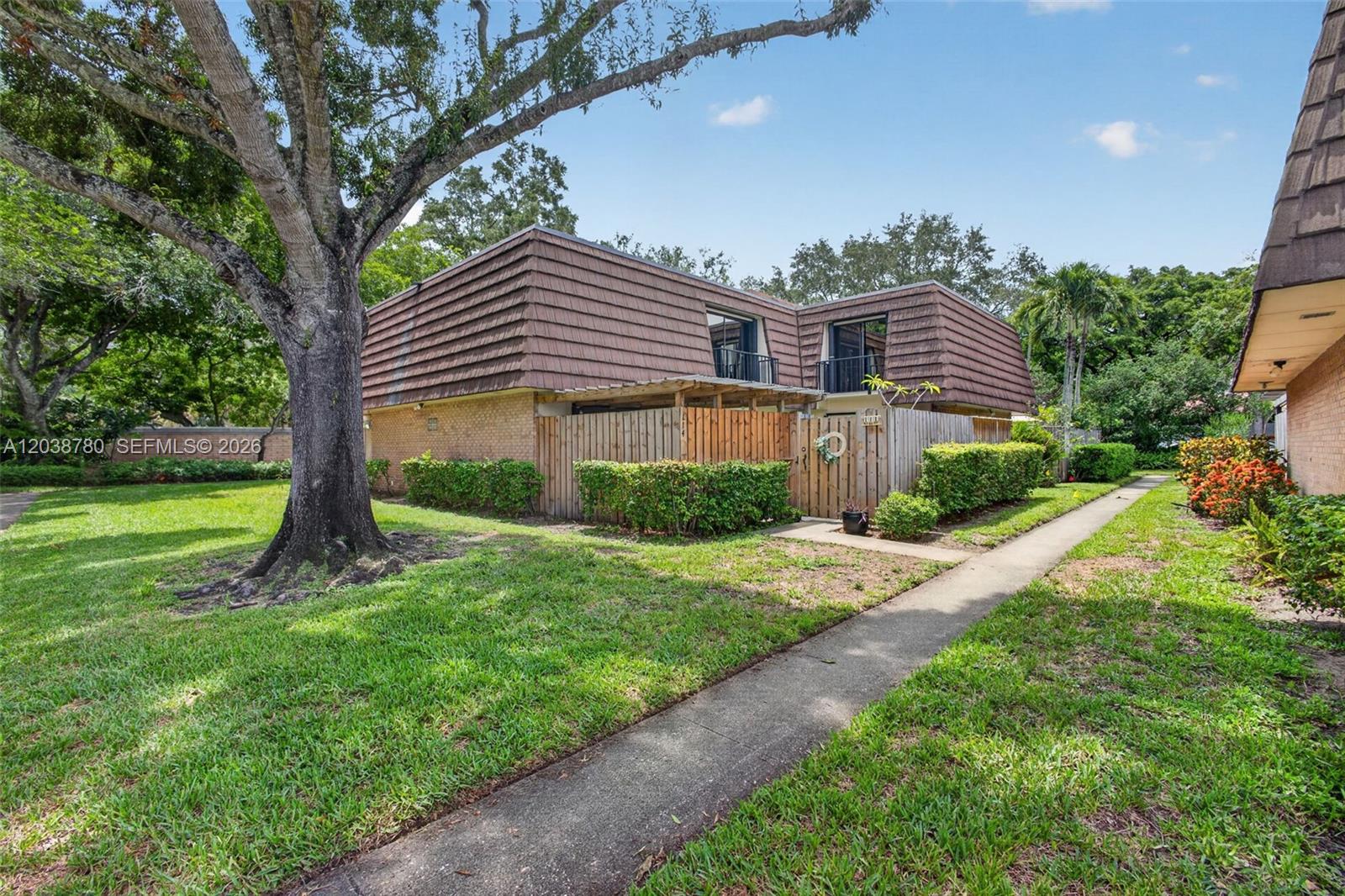 114 1st Ln, Palm Beach Gardens FL 33418