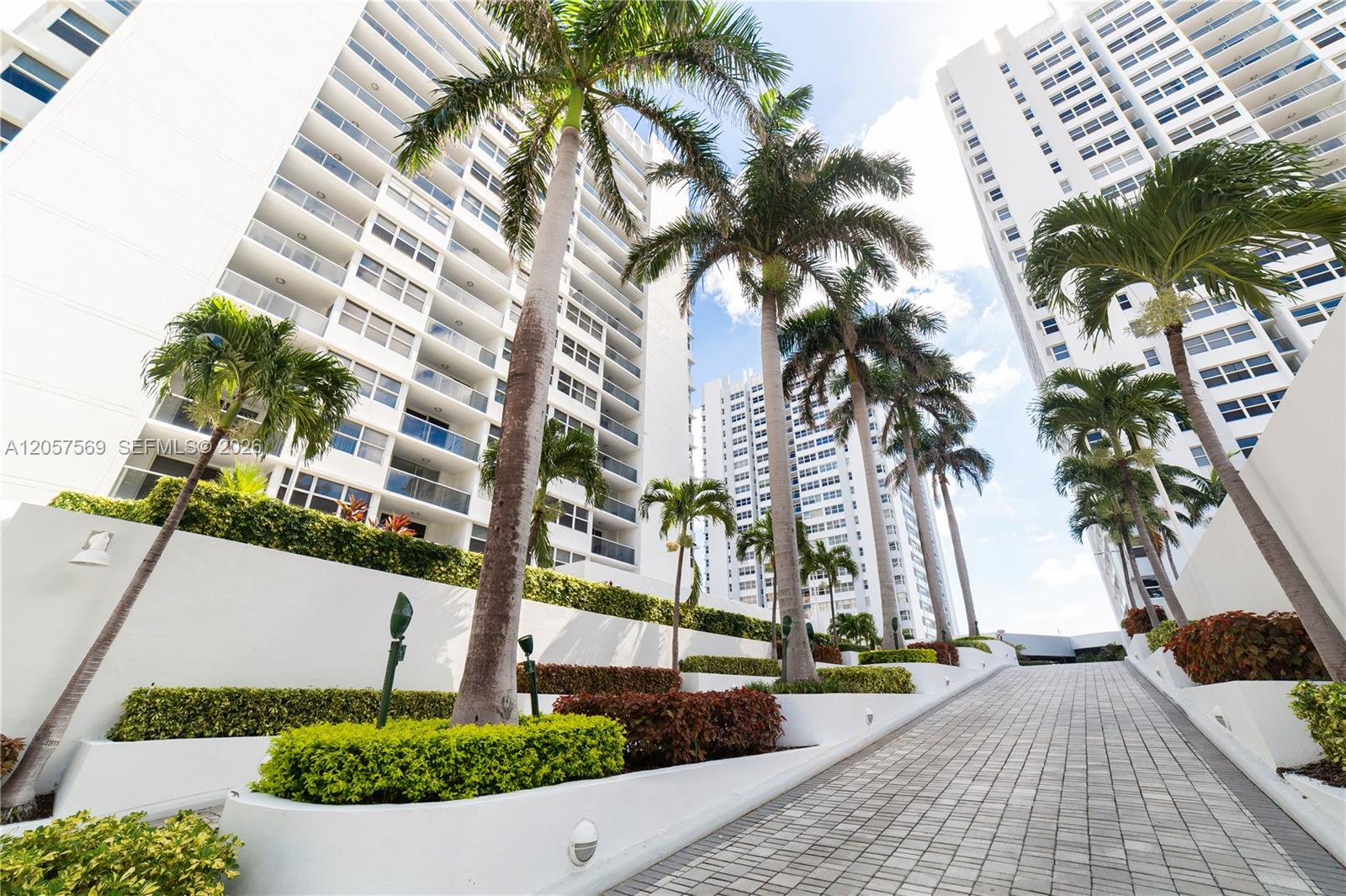 1904 S Ocean Dr # 1803, Hallandale Beach FL 33009