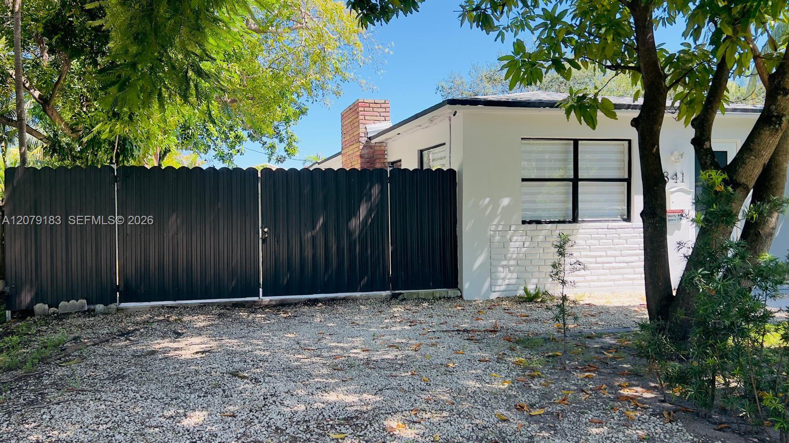 841 S 24th Ave — Photo 4