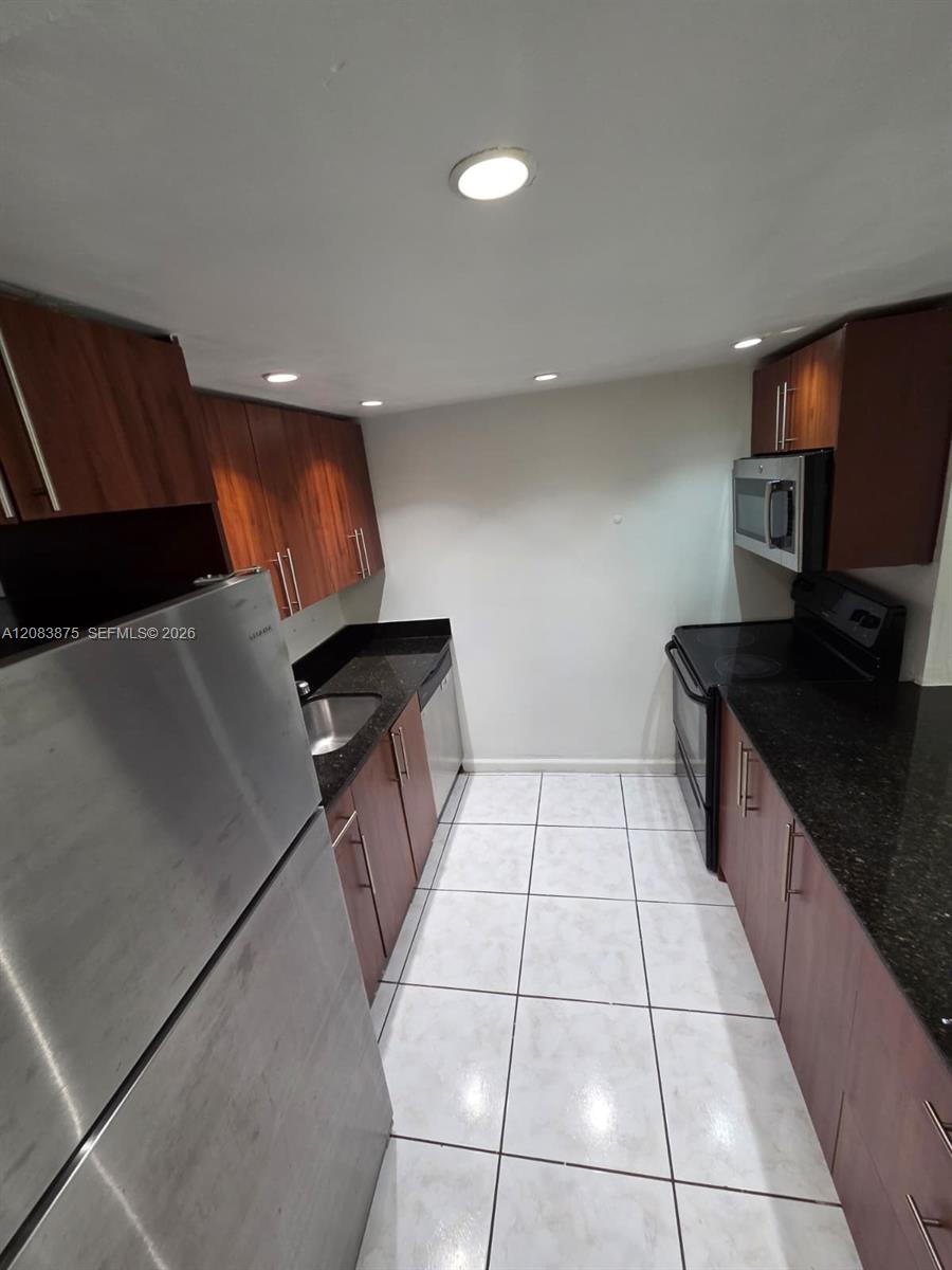 1885 NE 121st St # 8 — Photo 4