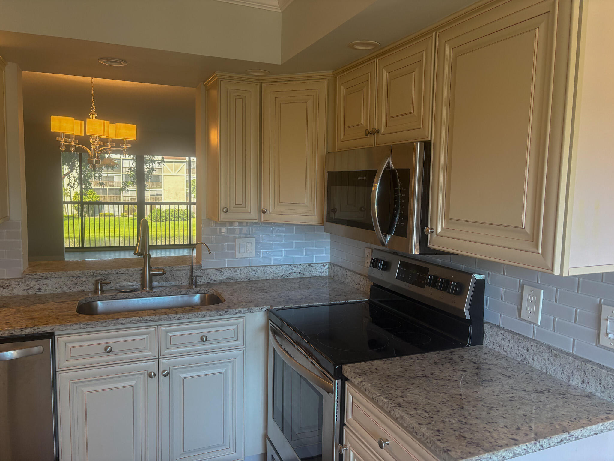 6515 KENSINGTON Lane # 304 — Photo 4