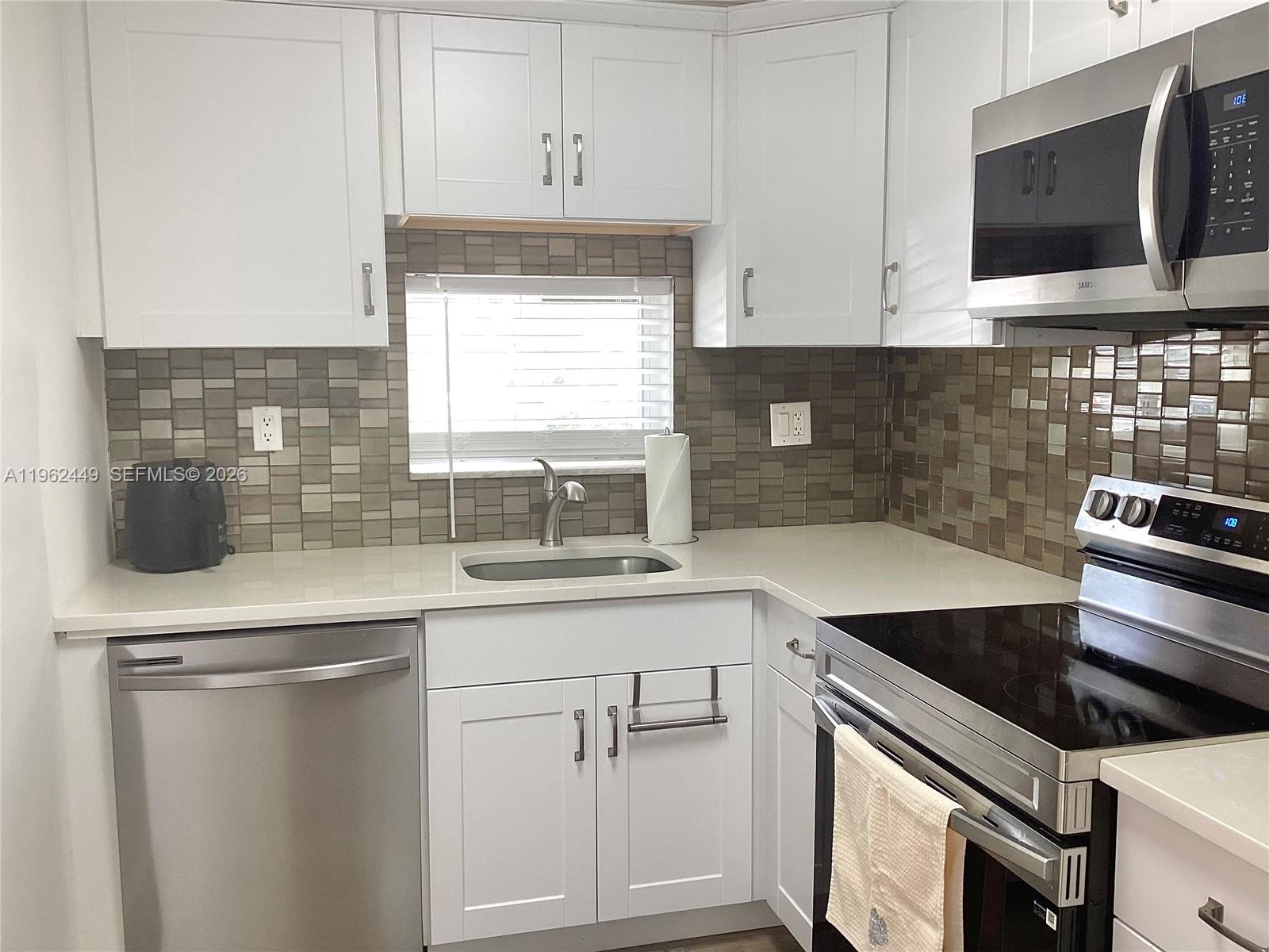 9423 S Hollybrook Lake Dr # 106 — Photo 4