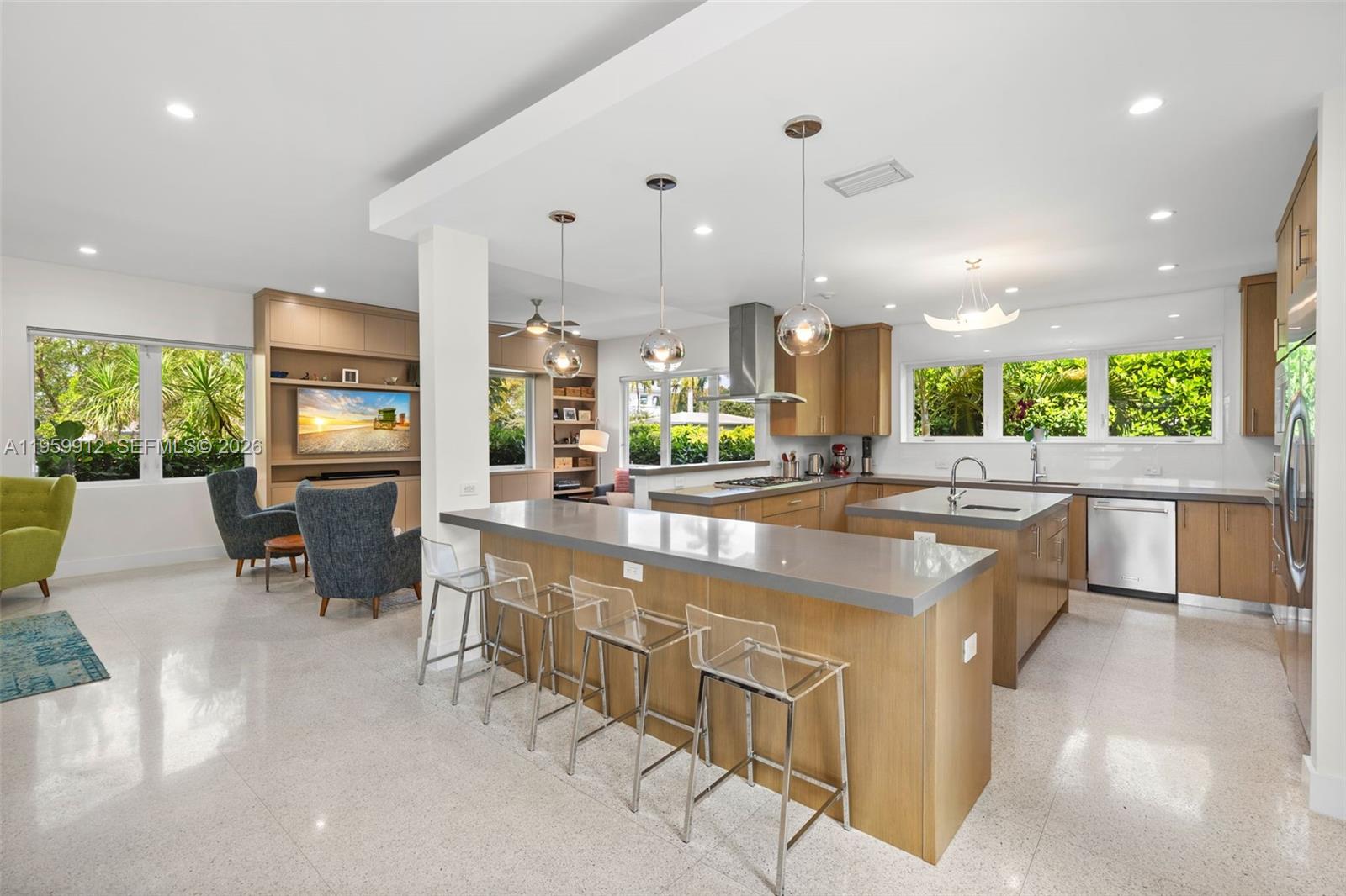 4595 N Jefferson Ave, Miami Beach FL 33140
