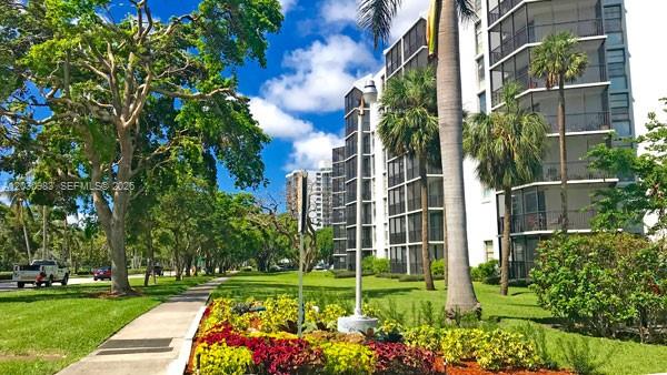 3475 N Country Club Dr # 608, Aventura FL 33180
