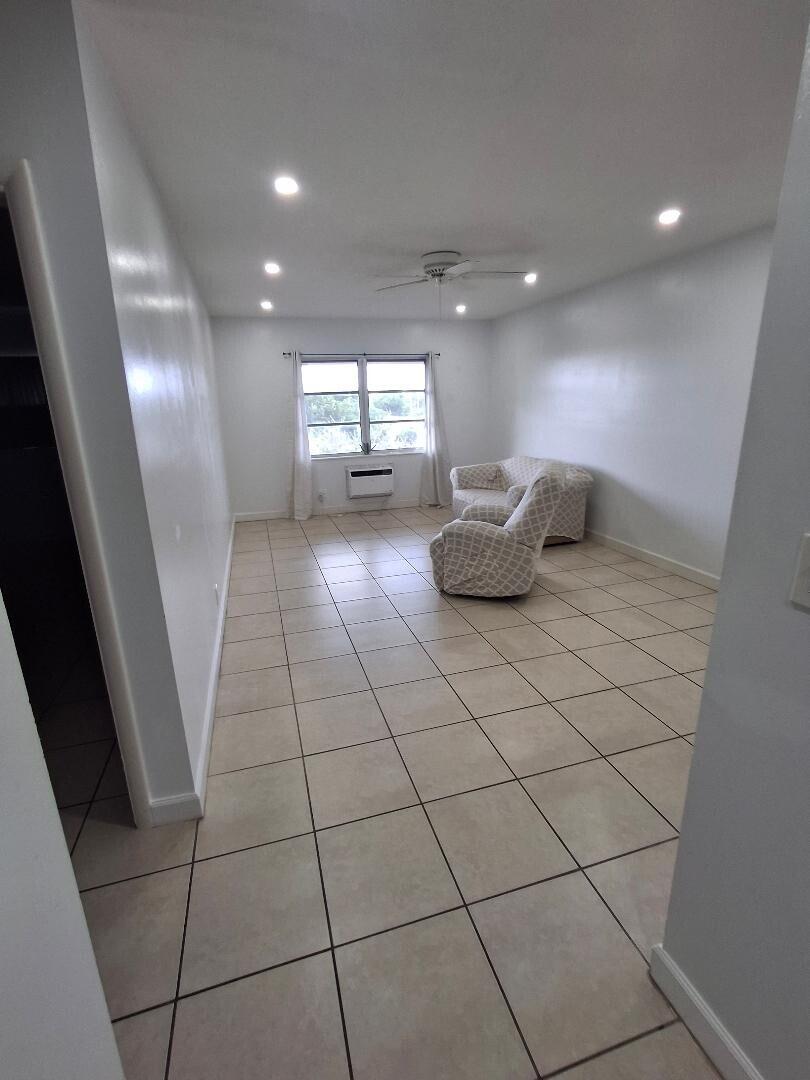 1250 E SAMPLE Road # 303 — Photo 2