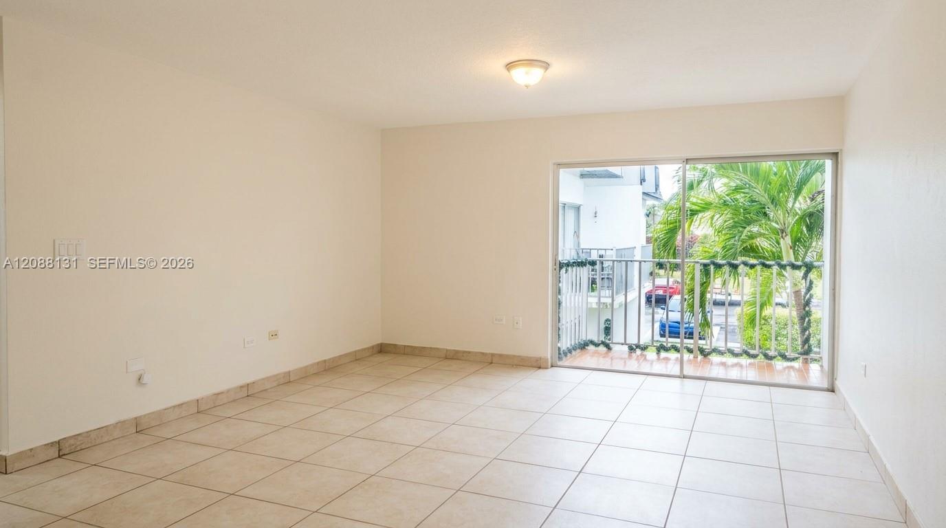 7238 SW 94th Pl # D5 — Photo 2