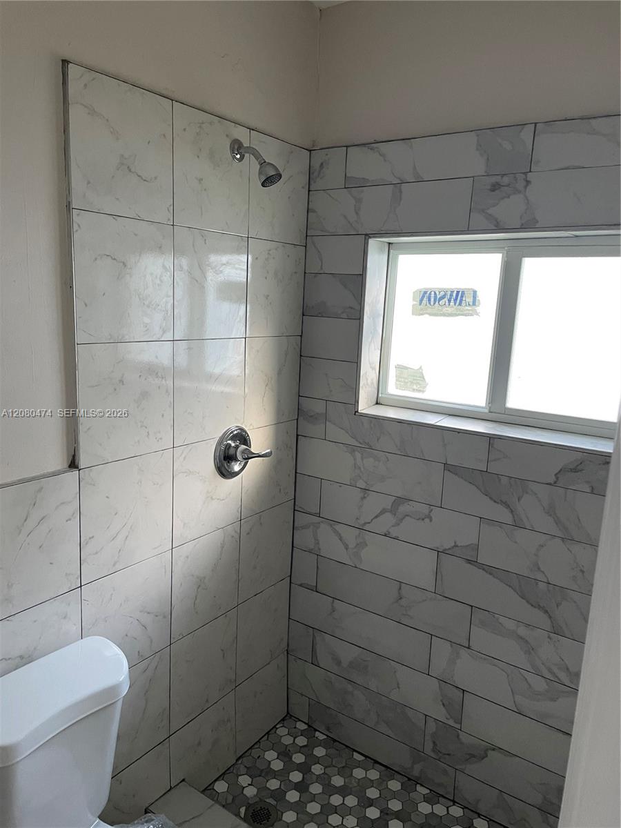 8321 NE Miami Ct # 4 — Photo 2