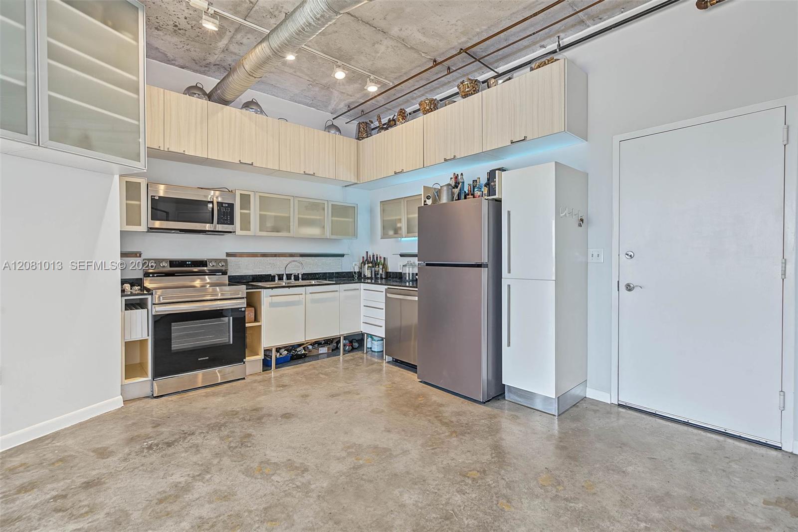 10 SW South River Dr # 1106 — Photo 5