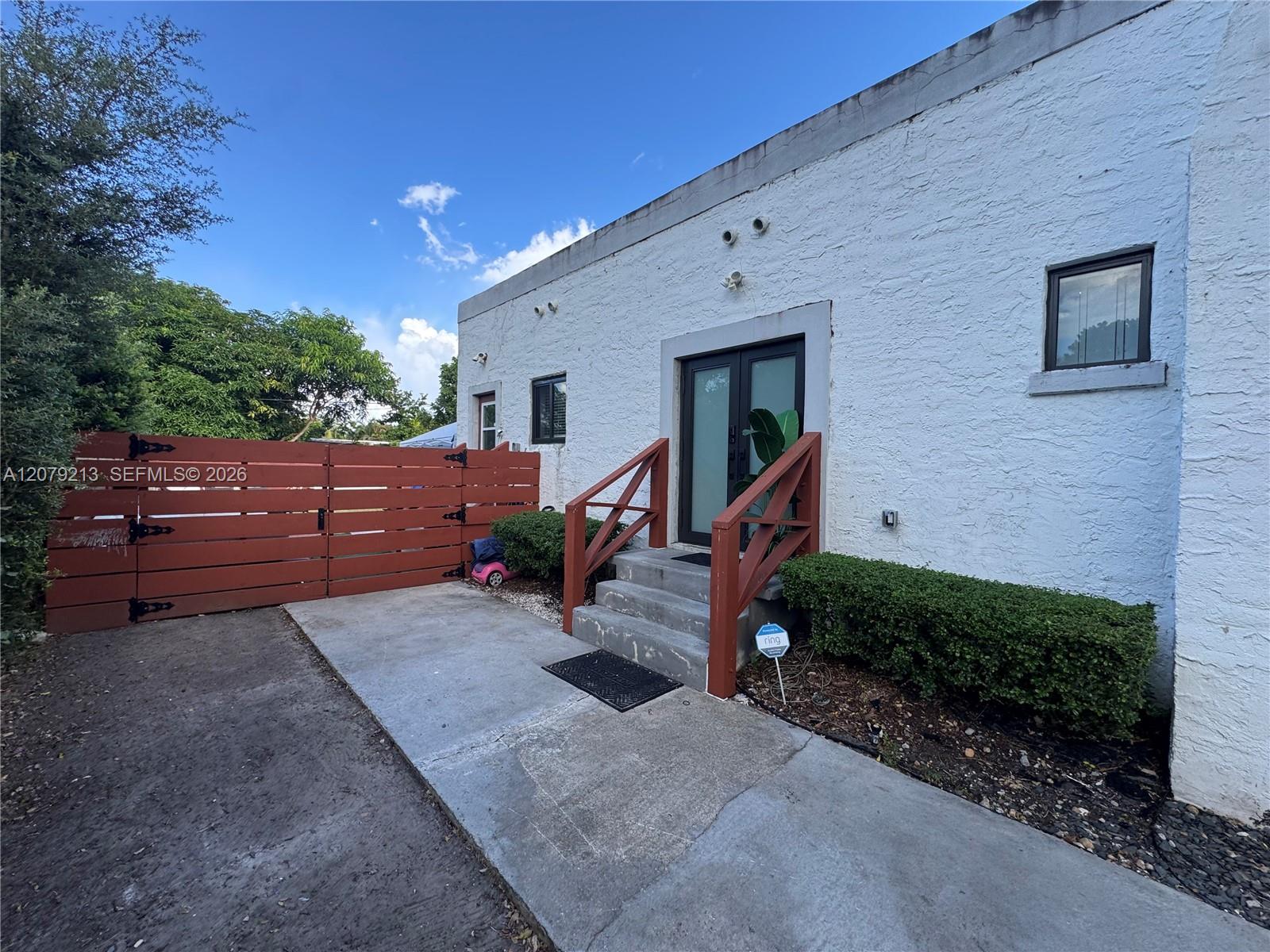 10841 NE 2nd Pl — Photo 2
