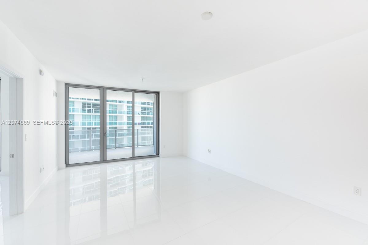 488 NE 18th St # 1907 — Photo 3
