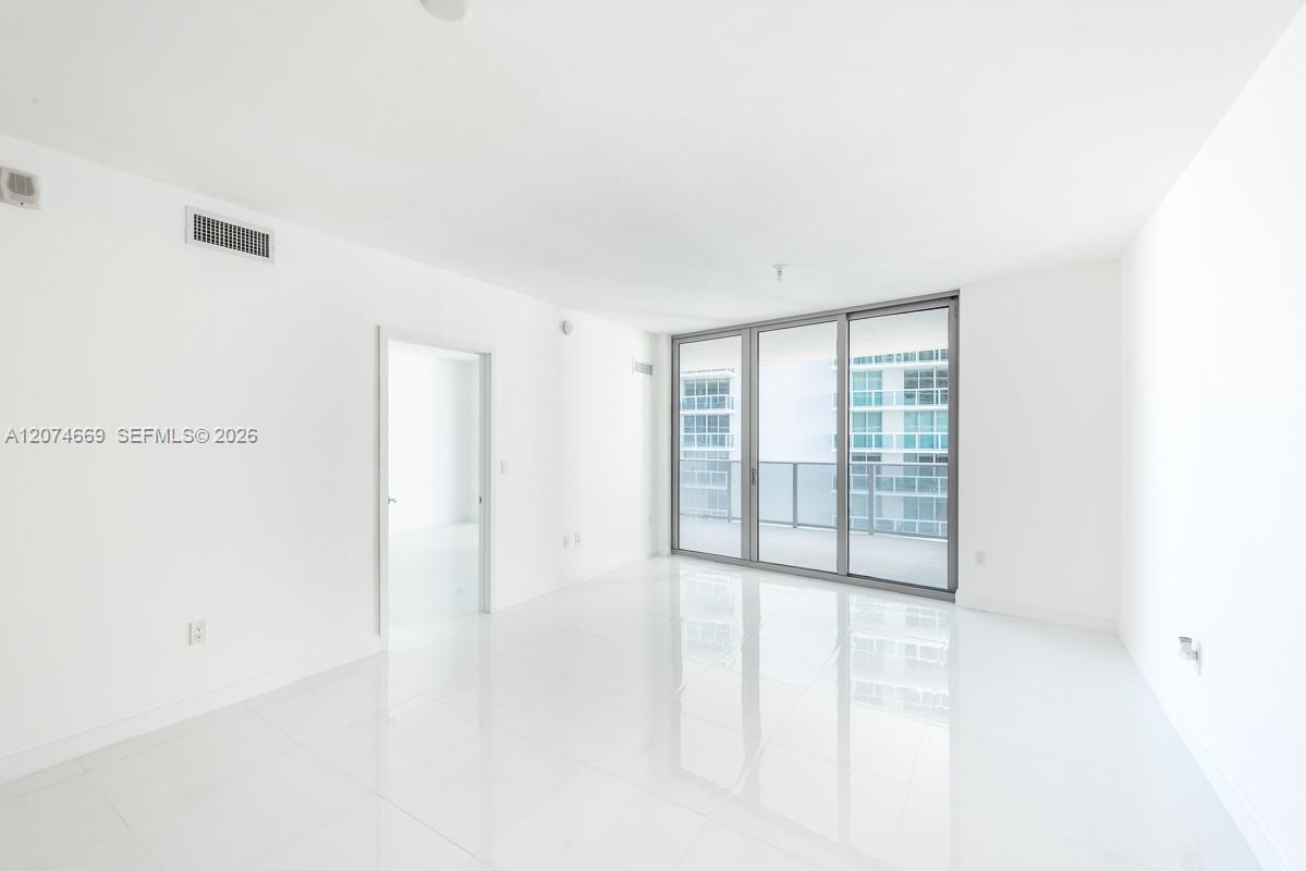488 NE 18th St # 1907 — Photo 4