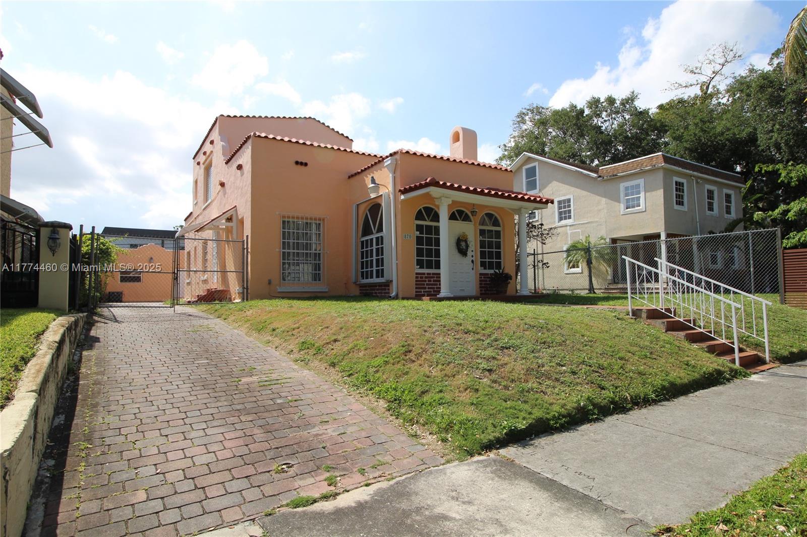 870 NW 14th Ct — Photo 3