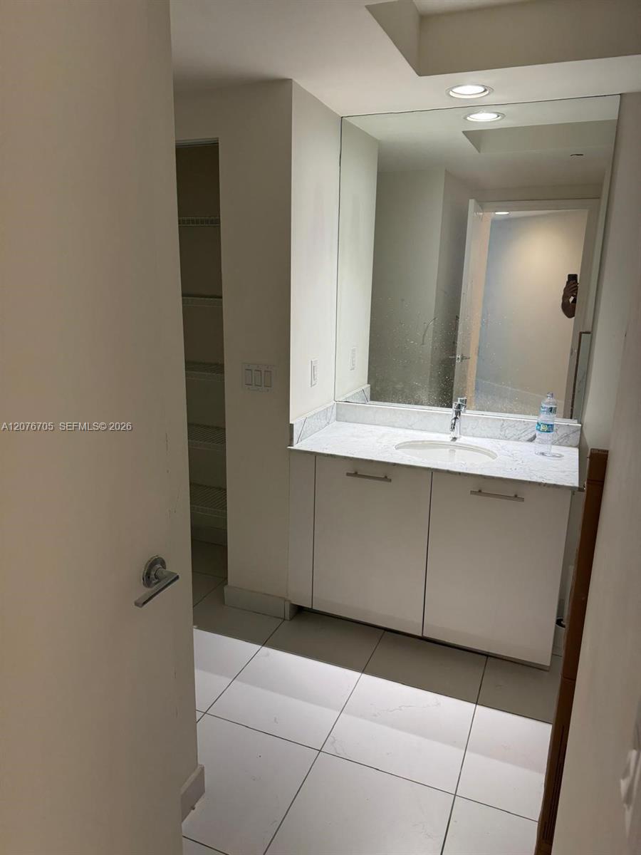 500 Brickell Ave # 3210 — Photo 2