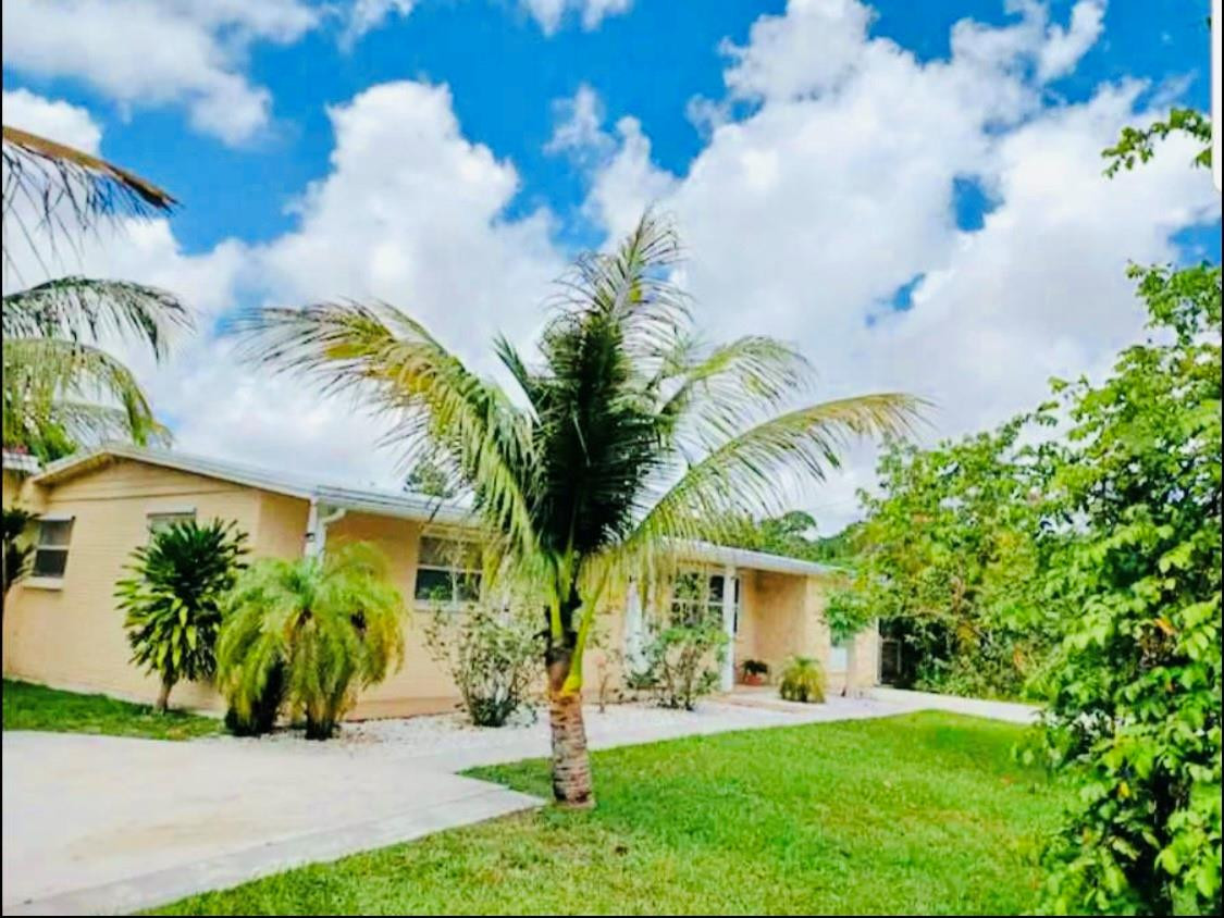 279 Hach Lane, West Palm Beach FL 33415