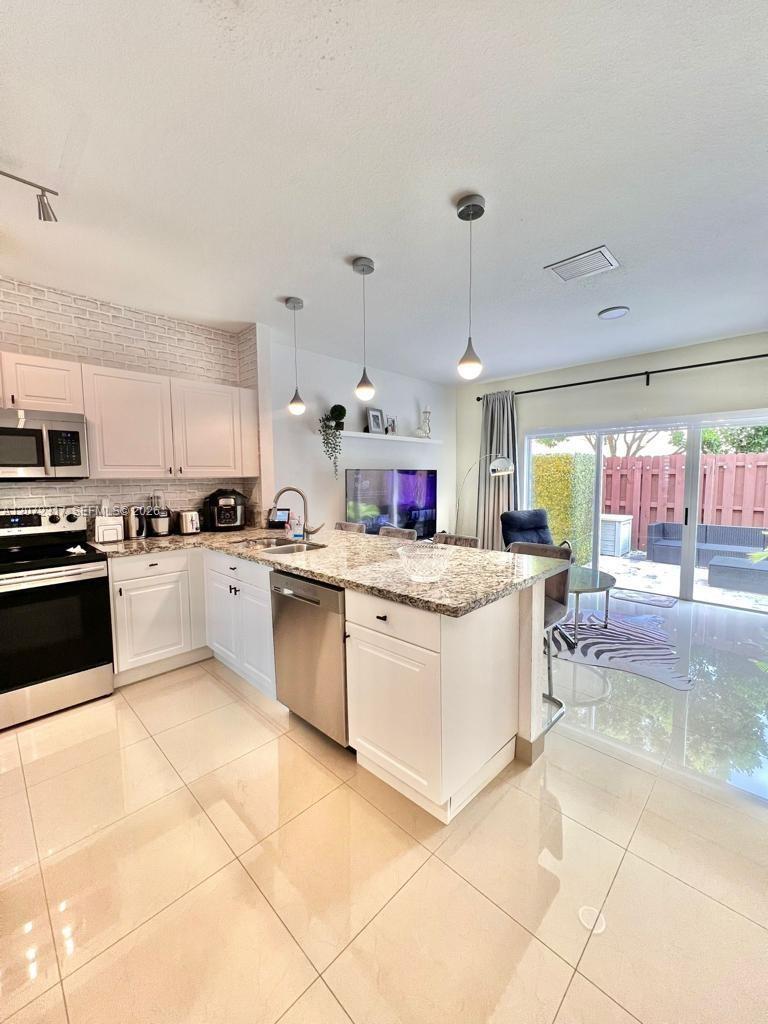 3355 NE 13th Cir Dr # 28 — Photo 4