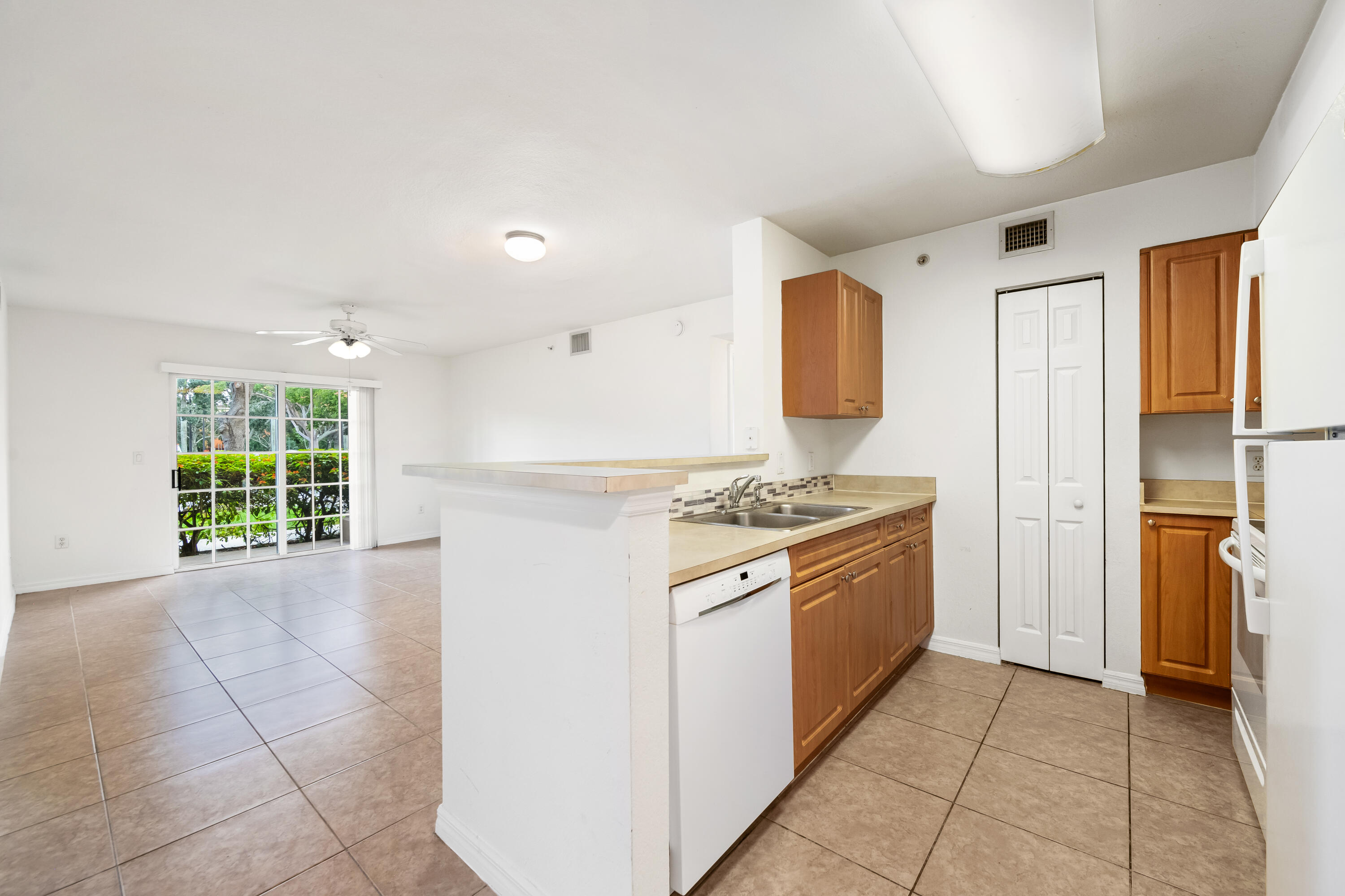 6777 HERITAGE GRANDE # 1107 — Photo 4